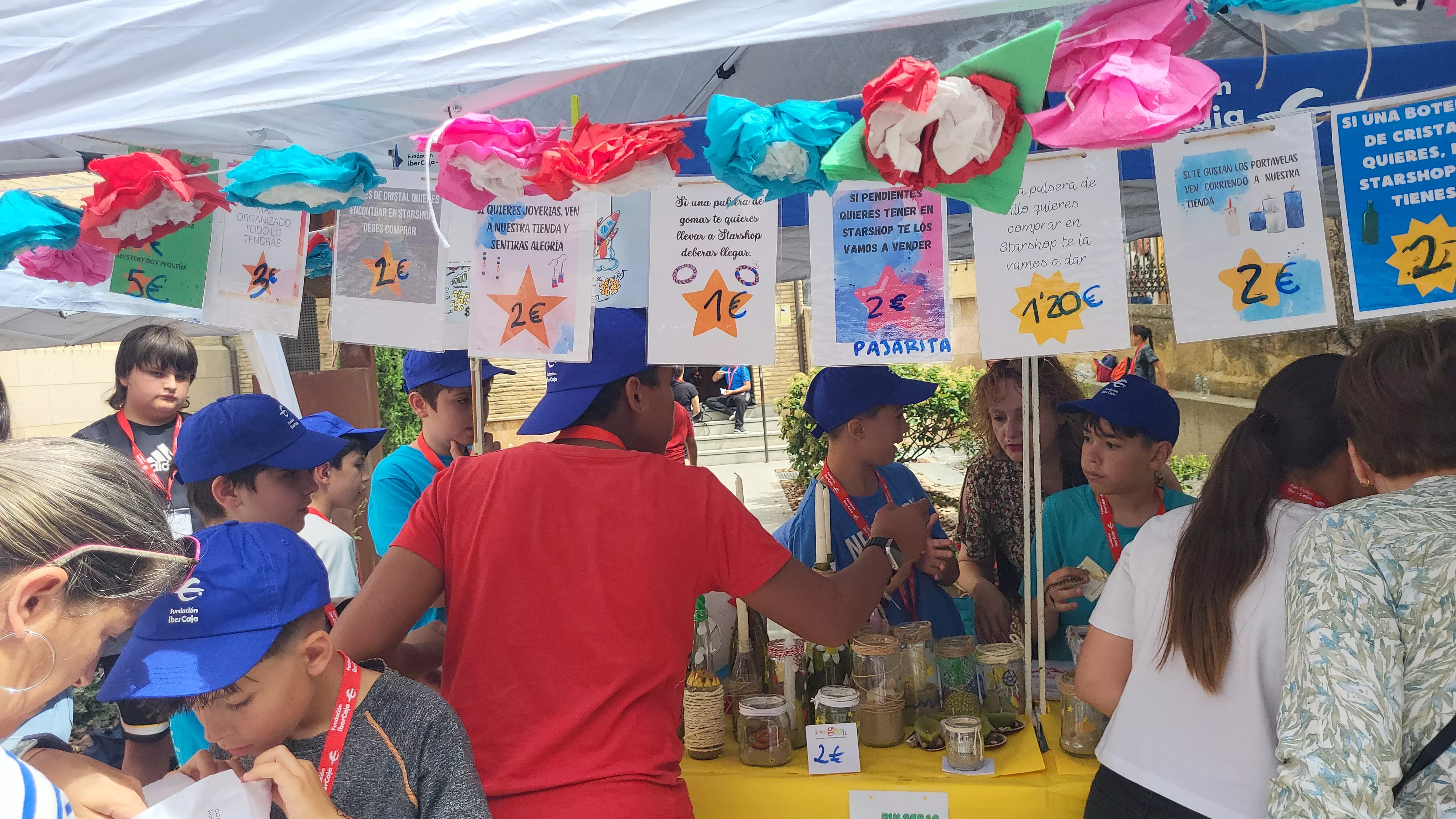 Mercado de Cooperativas Escolares en el centro Fundación Ibercaja de Huesca. Foto Mercedes Manterola