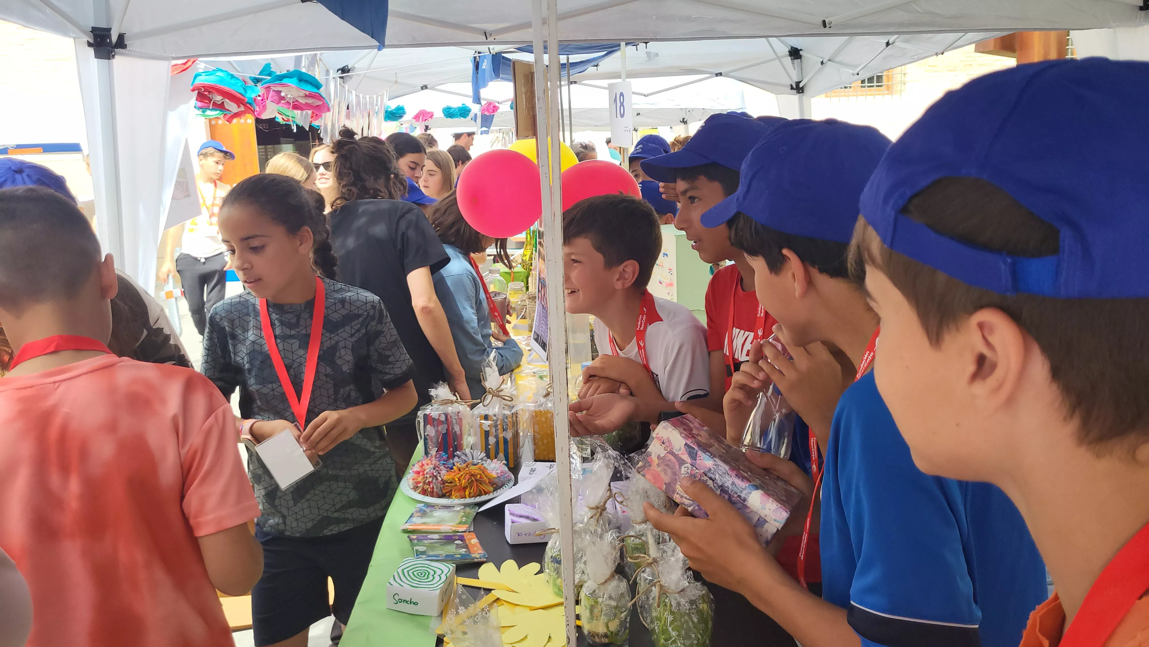 Mercado de Cooperativas Escolares en el centro Fundación Ibercaja de Huesca. Foto Mercedes Manterola