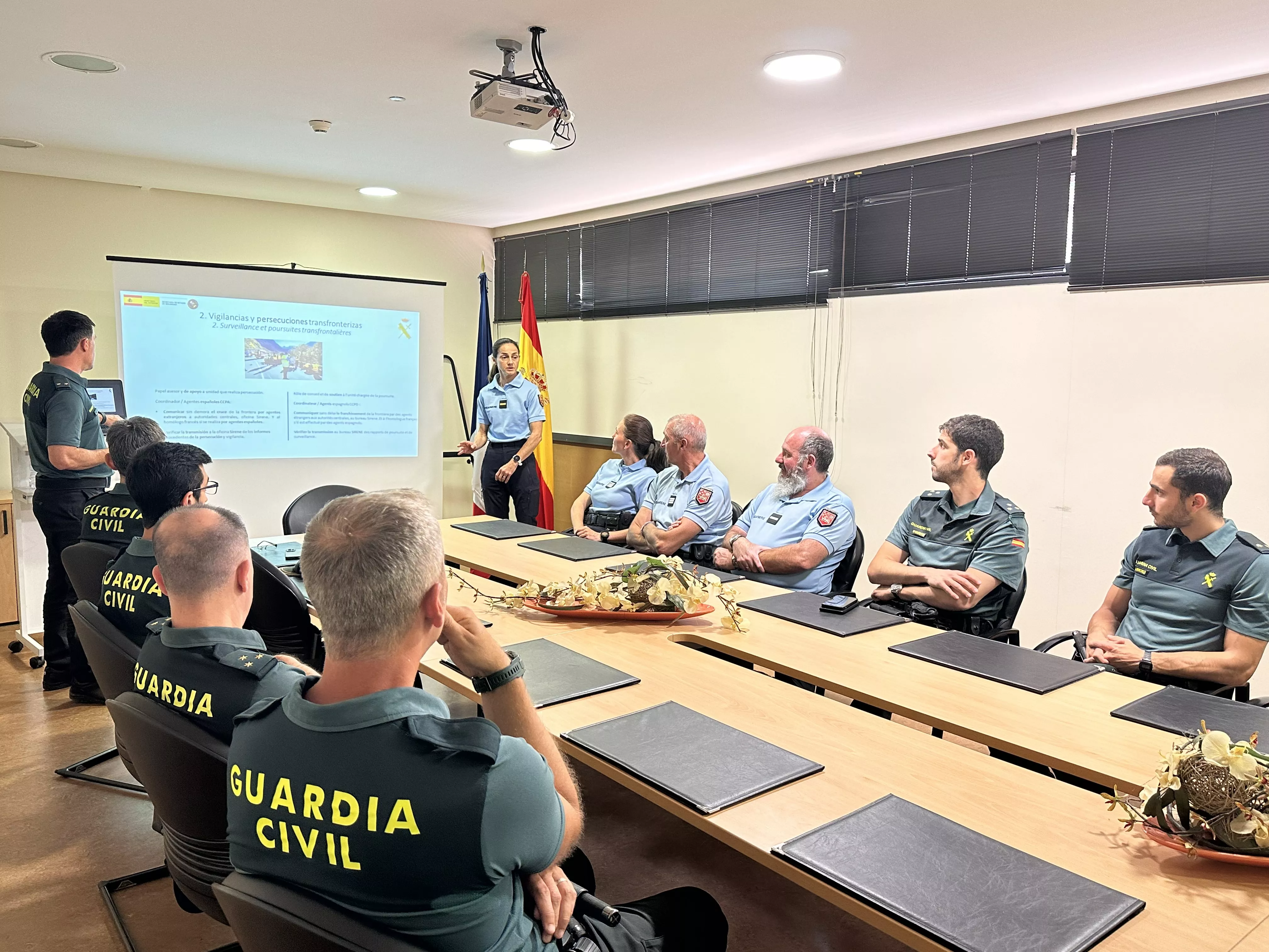 Reunión de coordinación transfronteriza de la Guardia Civil y la Gendarmería Nacional Francesa.