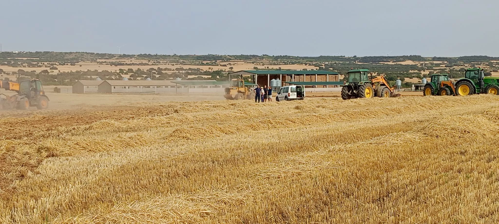 Incendio durante la cosecha en Peralta de Alcofea.