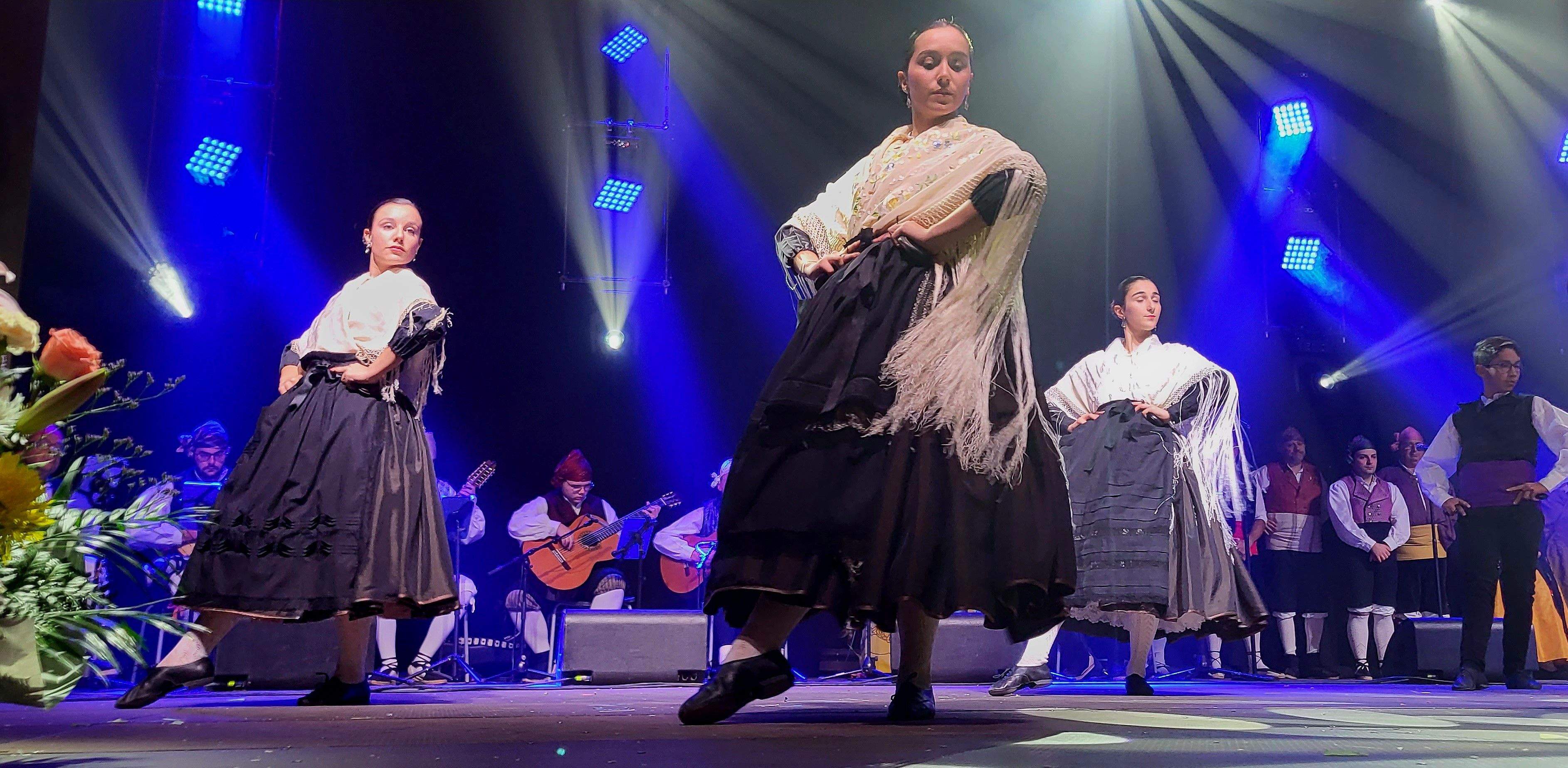 Presentación de las mairalesas del barrio de San Martín de Huesca 2022. Foto Myriam Martínez 