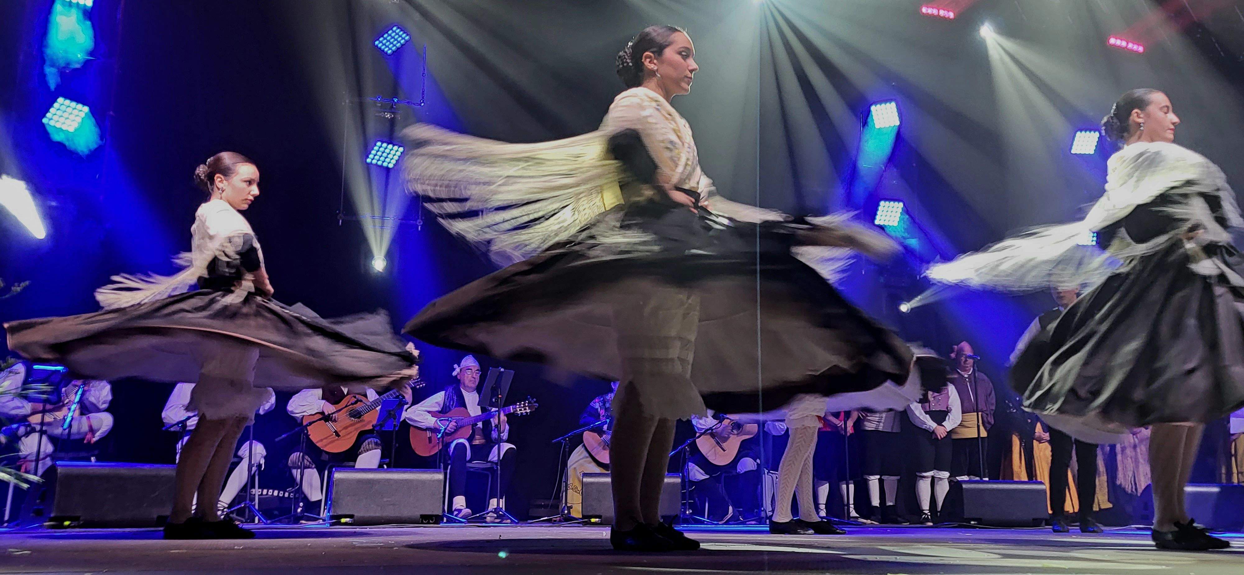 Presentación de las mairalesas del barrio de San Martín de Huesca 2022. Foto Myriam Martínez 