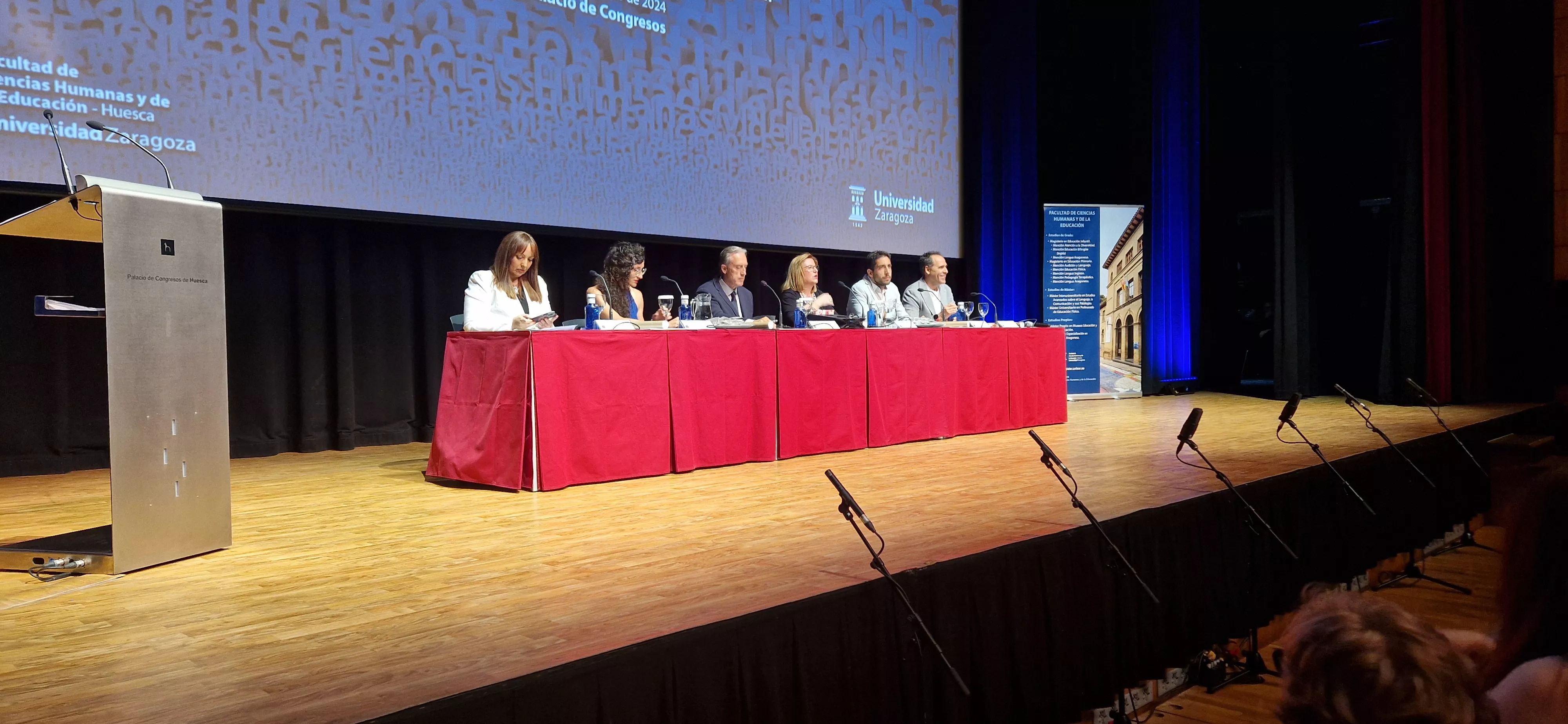 Fiesta de fin de curso de la nueva promoción de educadores y educadoras de Huesca. Foto Myriam Martínez