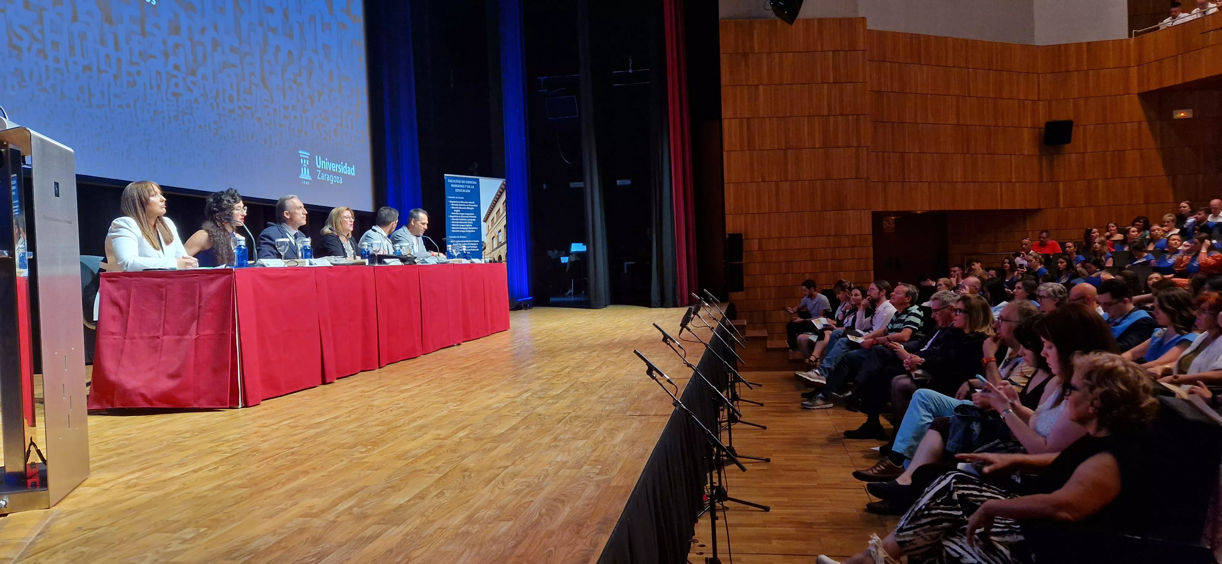 Fiesta de fin de curso de la nueva promoción de educadores y educadoras de Huesca. Foto Myriam Martínez