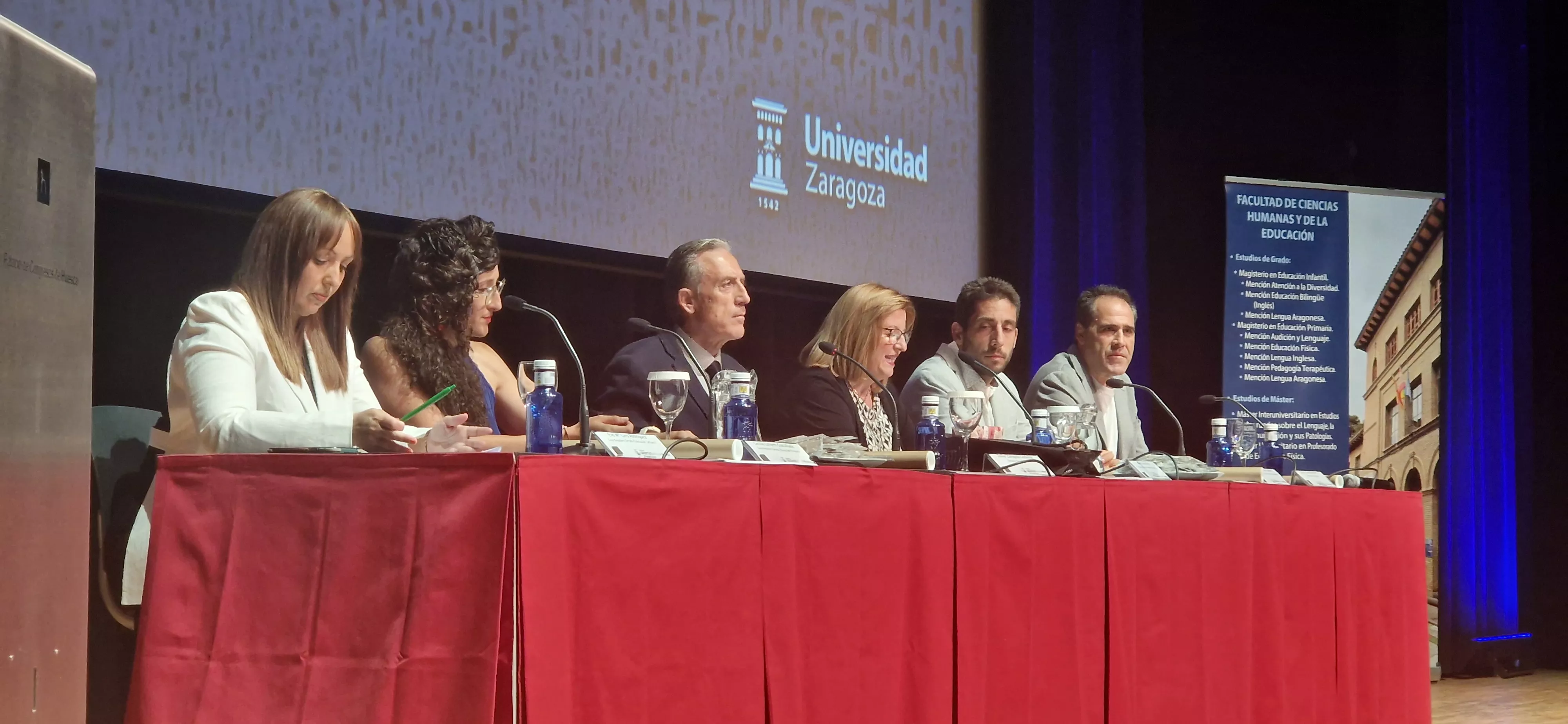 Fiesta de fin de curso de la nueva promoción de educadores y educadoras de Huesca. Foto Myriam Martínez