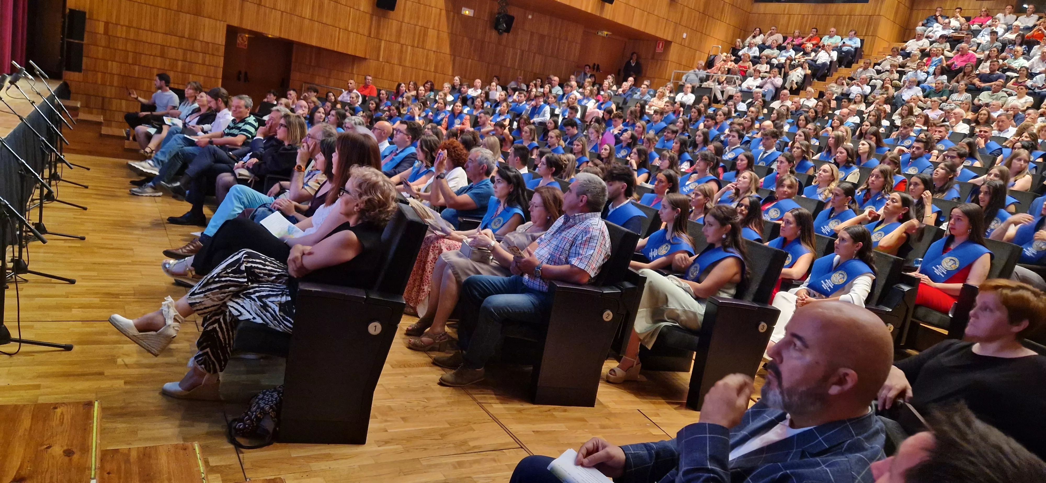 Fiesta de fin de curso de la nueva promoción de educadores y educadoras de Huesca. Foto Myriam Martínez