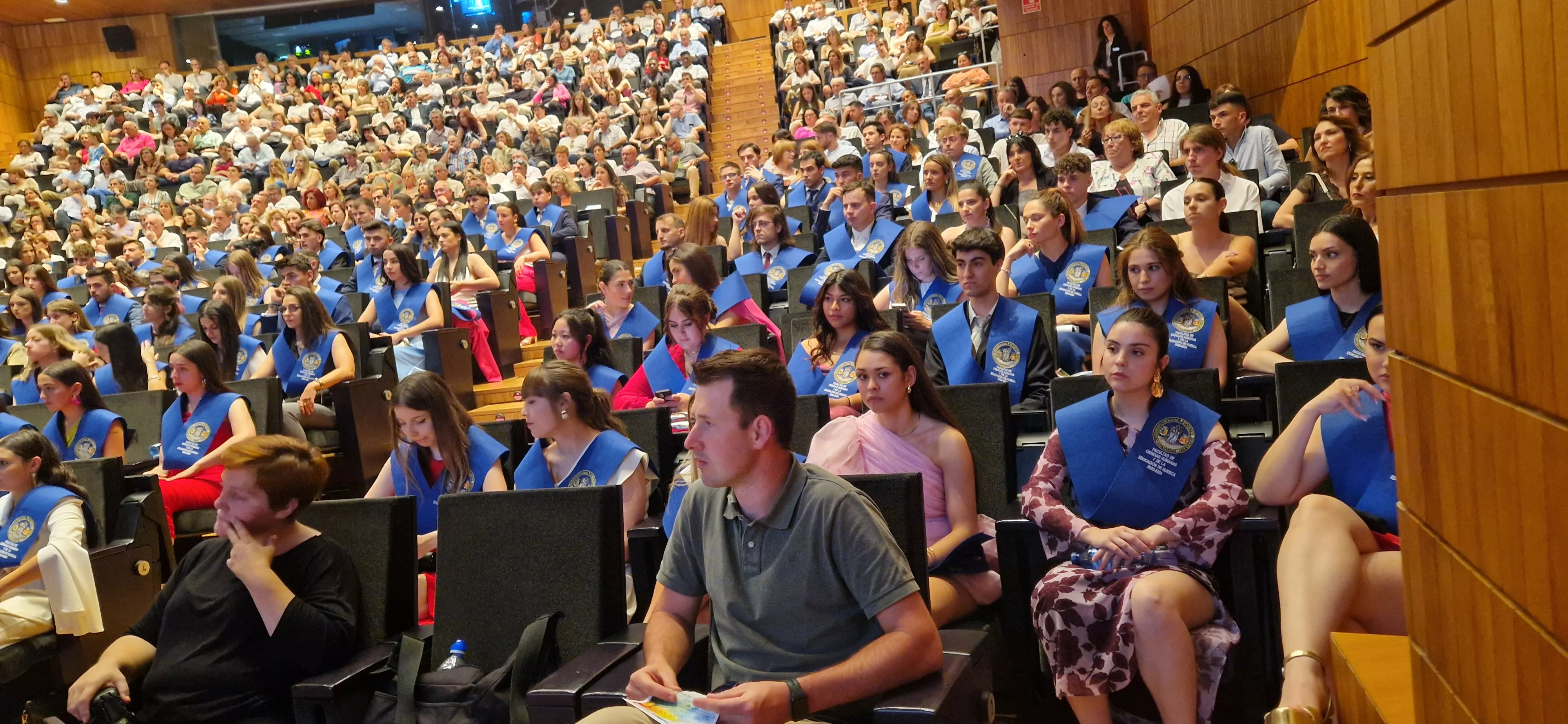 Fiesta de fin de curso de la nueva promoción de educadores y educadoras de Huesca. Foto Myriam Martínez