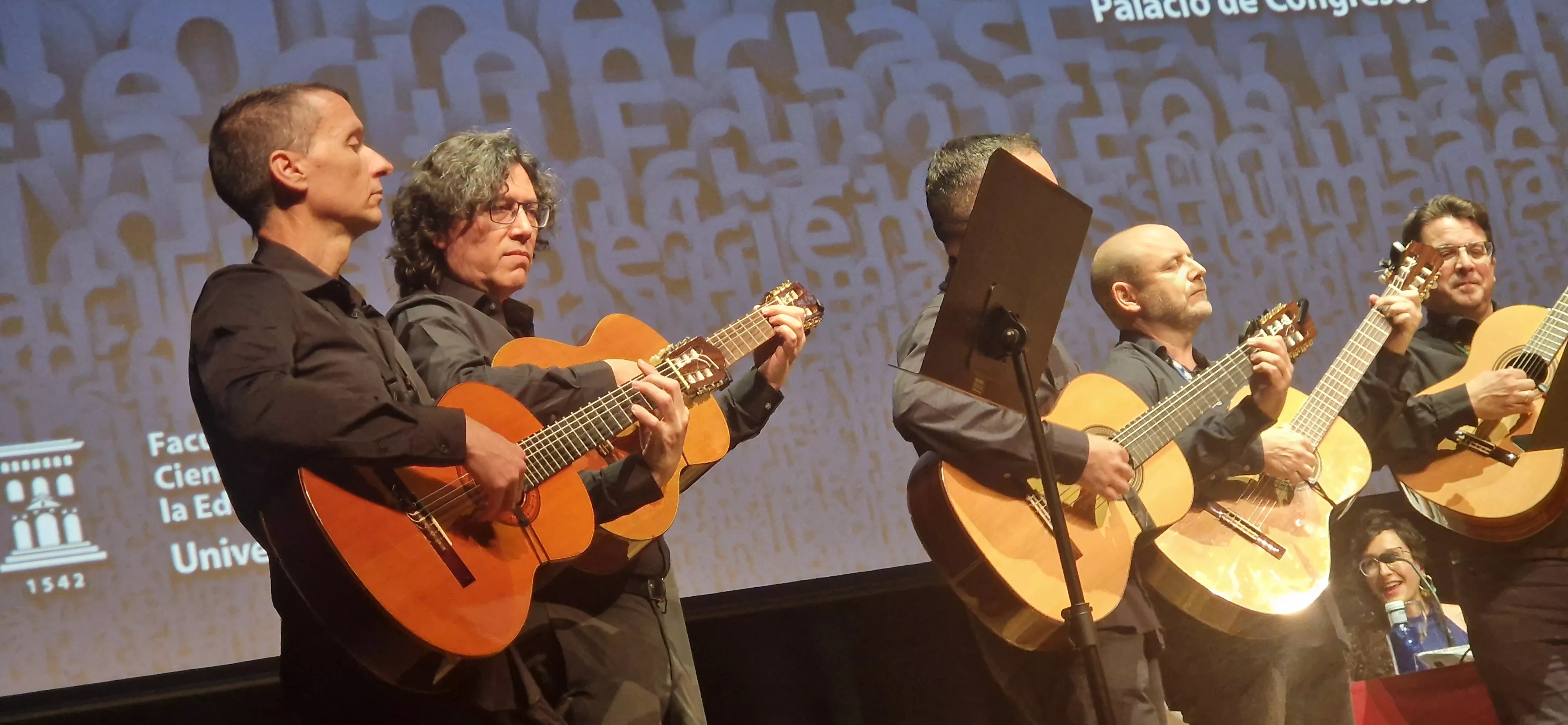 La Trova Sertoriana. Fiesta de fin de curso de la nueva promoción de educadores y educadoras de Huesca. Foto Myriam Martínez
