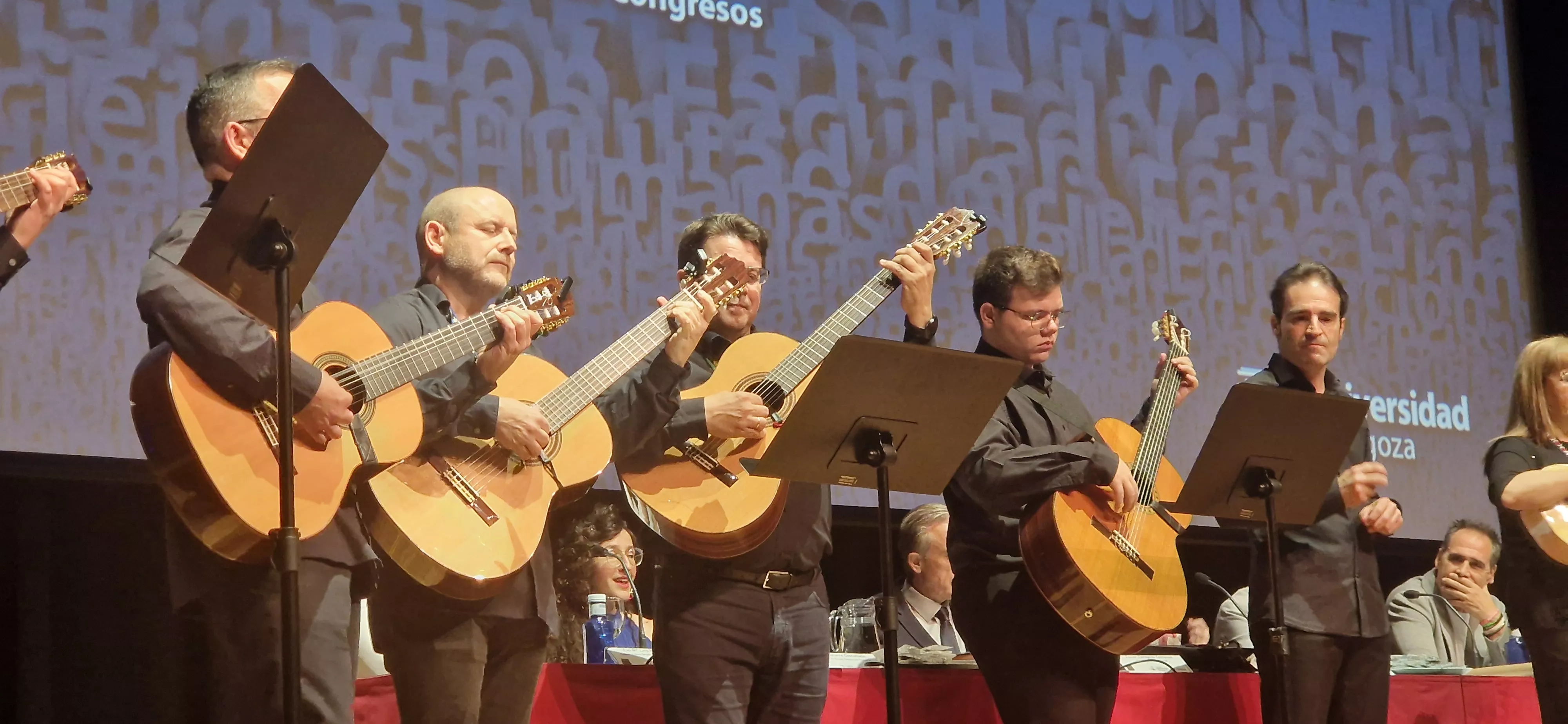 La Trova Sertoriana. Fiesta de fin de curso de la nueva promoción de educadores y educadoras de Huesca. Foto Myriam Martínez
