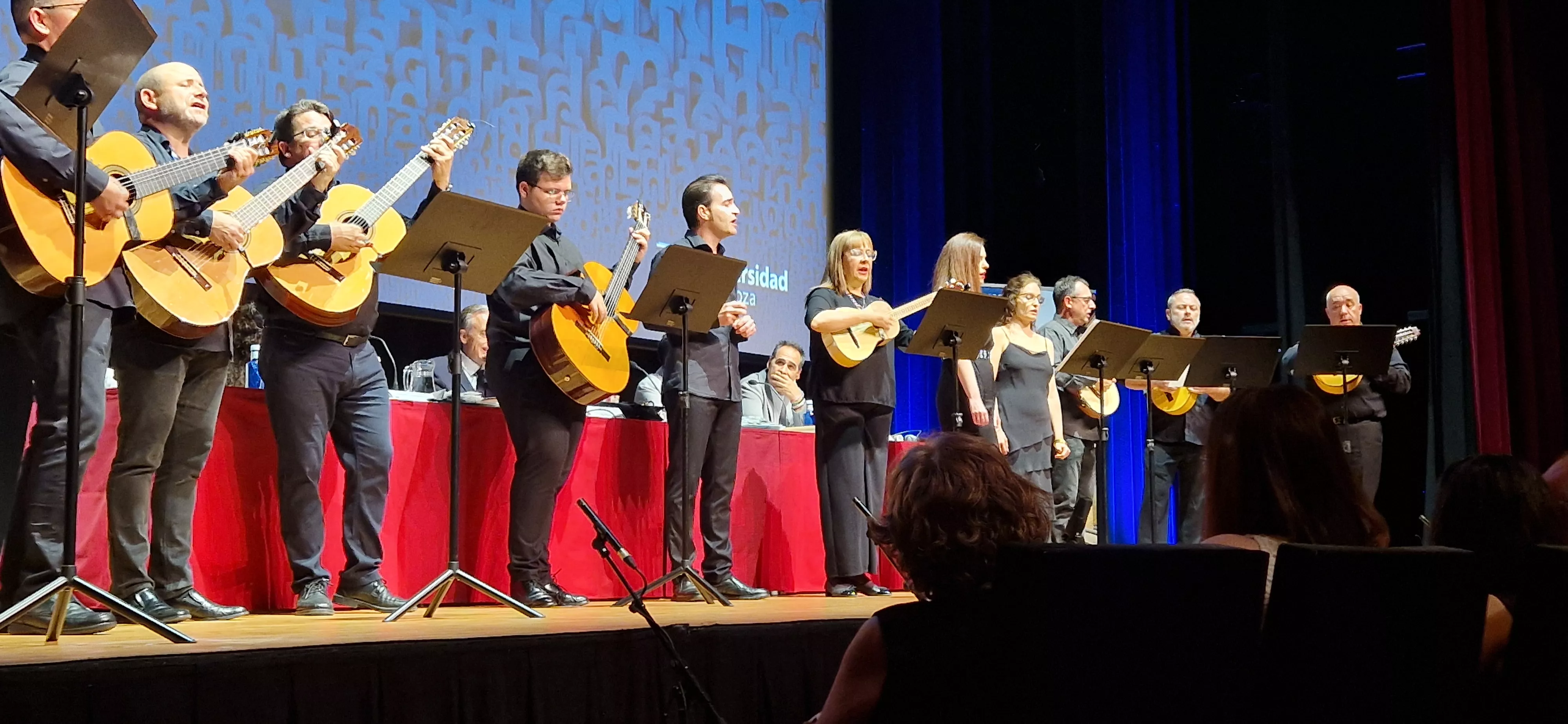 La Trova Sertoriana. Fiesta de fin de curso de la nueva promoción de educadores y educadoras de Huesca. Foto Myriam Martínez