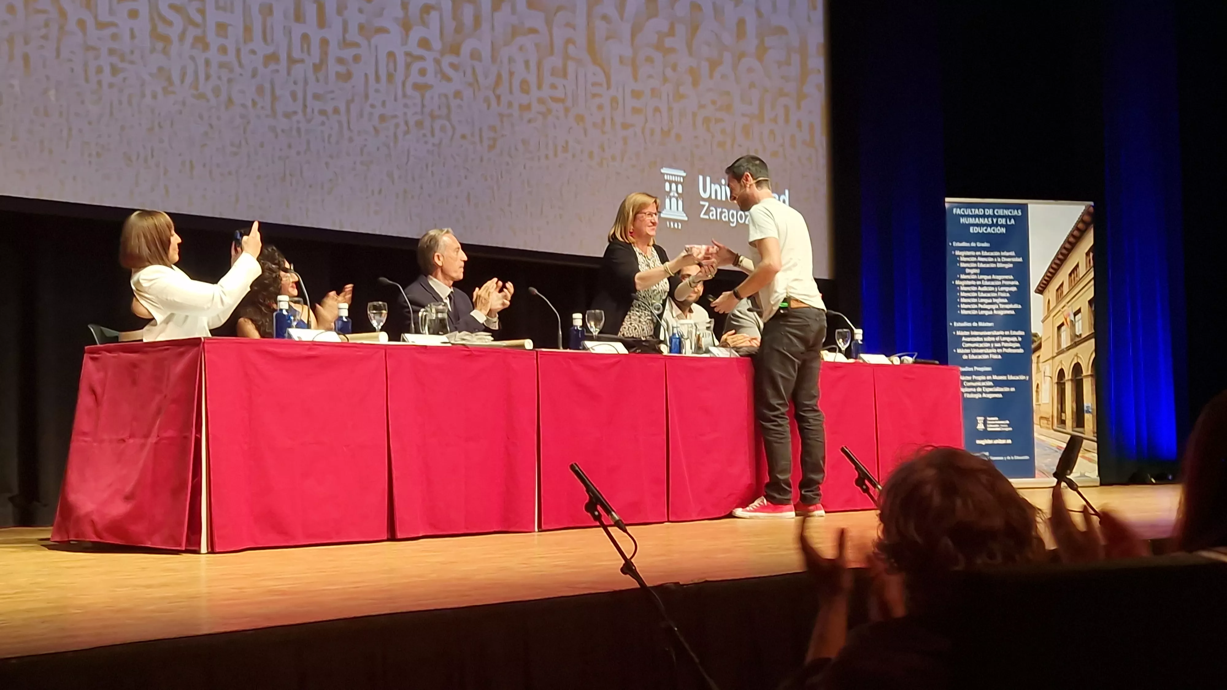 Víctor Manero. Fiesta de fin de curso de la nueva promoción de educadores y educadoras de Huesca. Foto Myriam Martínez