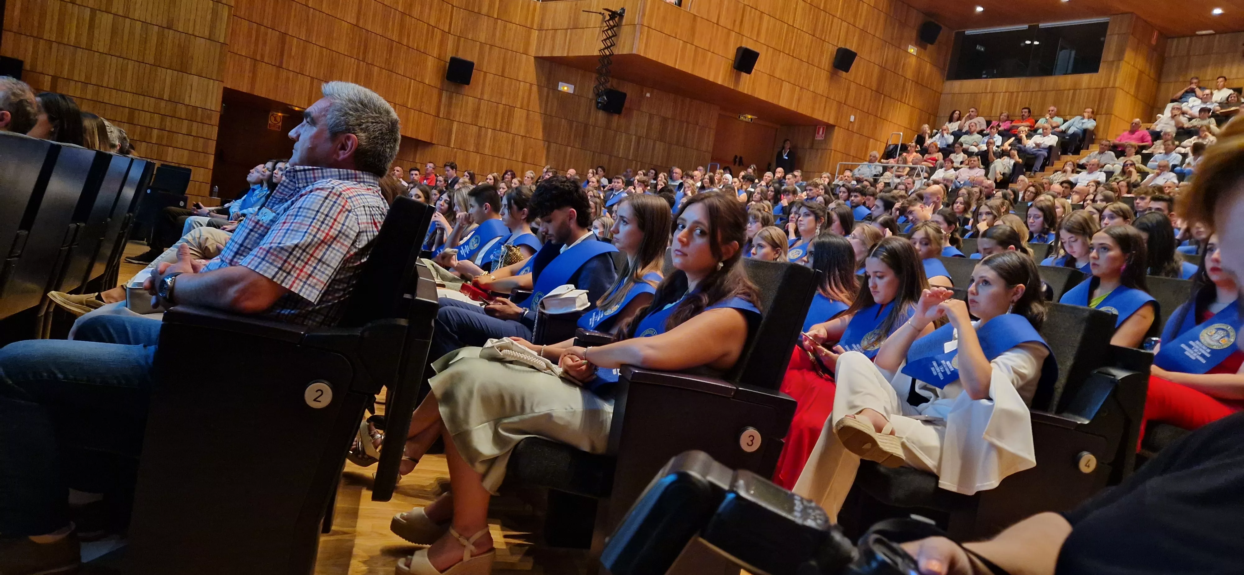 Fiesta de fin de curso de la nueva promoción de educadores y educadoras de Huesca. Foto Myriam Martínez