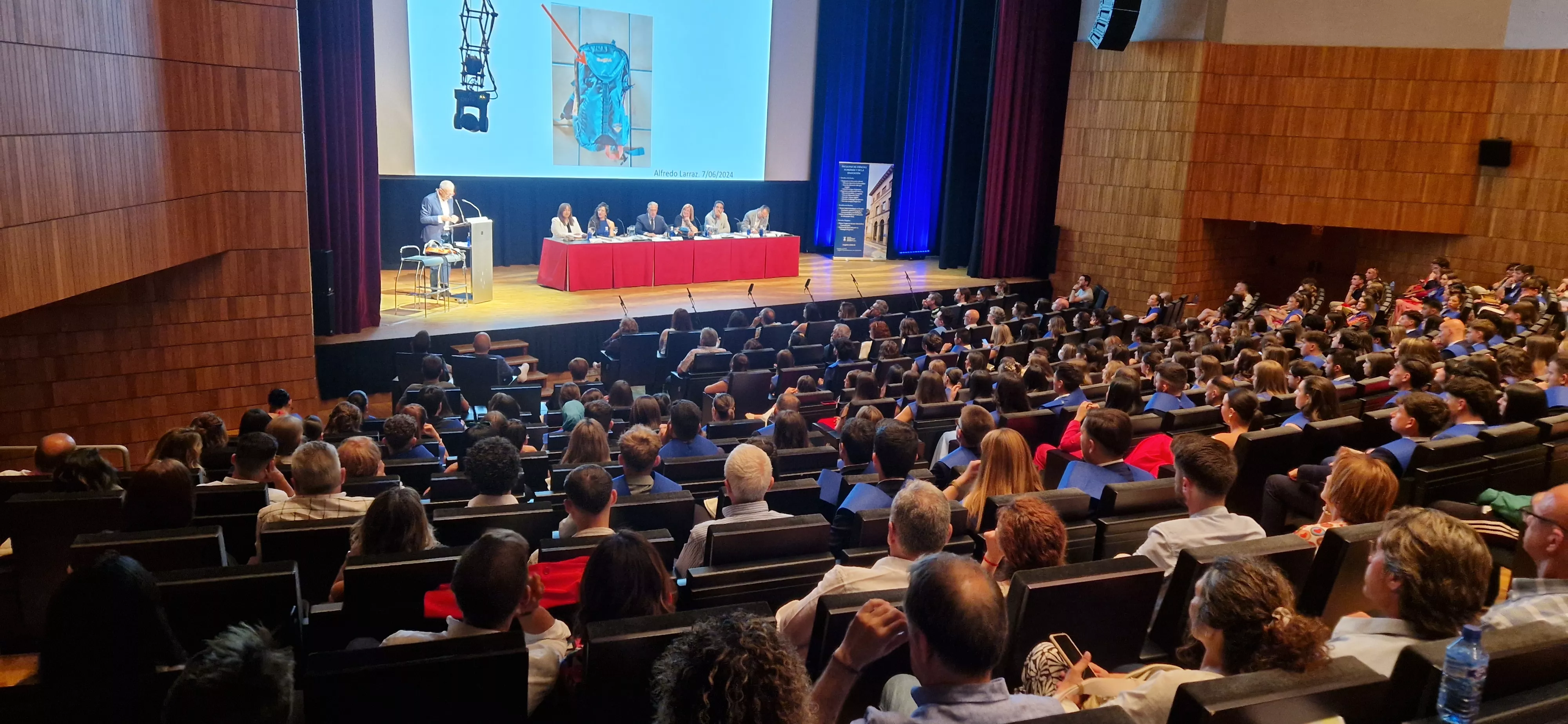 Fiesta de fin de curso de la nueva promoción de educadores y educadoras de Huesca. Foto Myriam Martínez