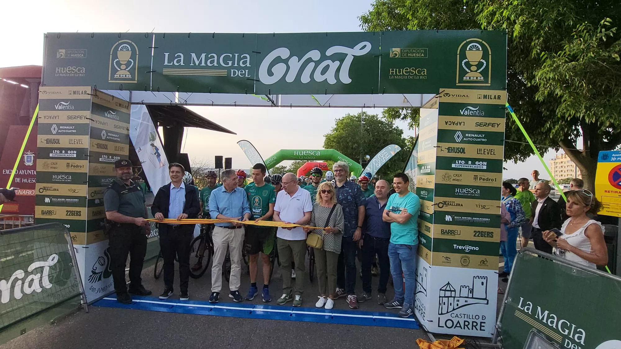 Corte de cinta de las autoridades antes de la salida. Foto: Adri Mora