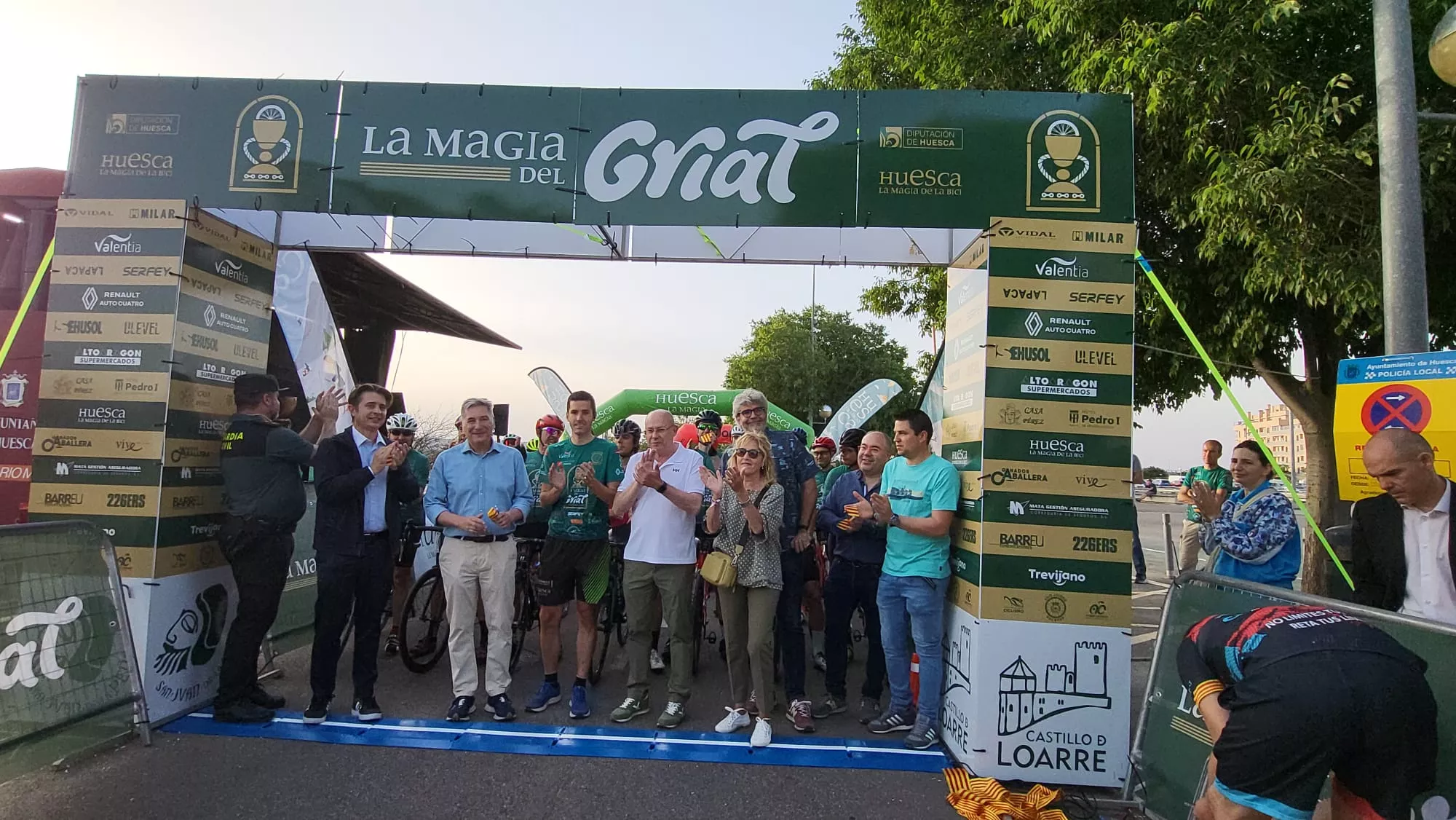 Corte de cinta de las autoridades antes de la salida. Foto: Adri Mora