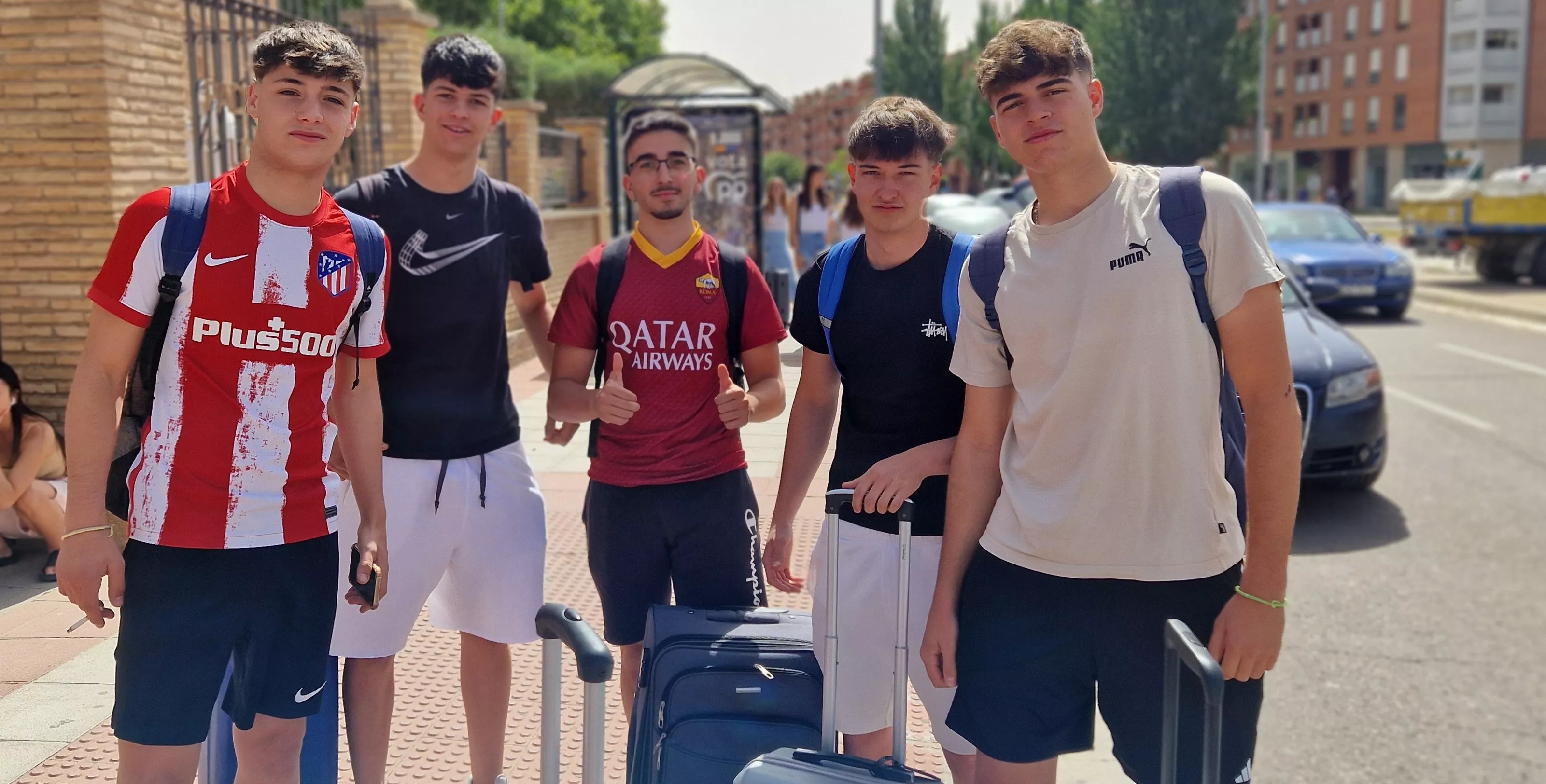 Estudiantes oscenses, se van a Salou tras los exámenes de la Evau. Foto Myriam Martínez 