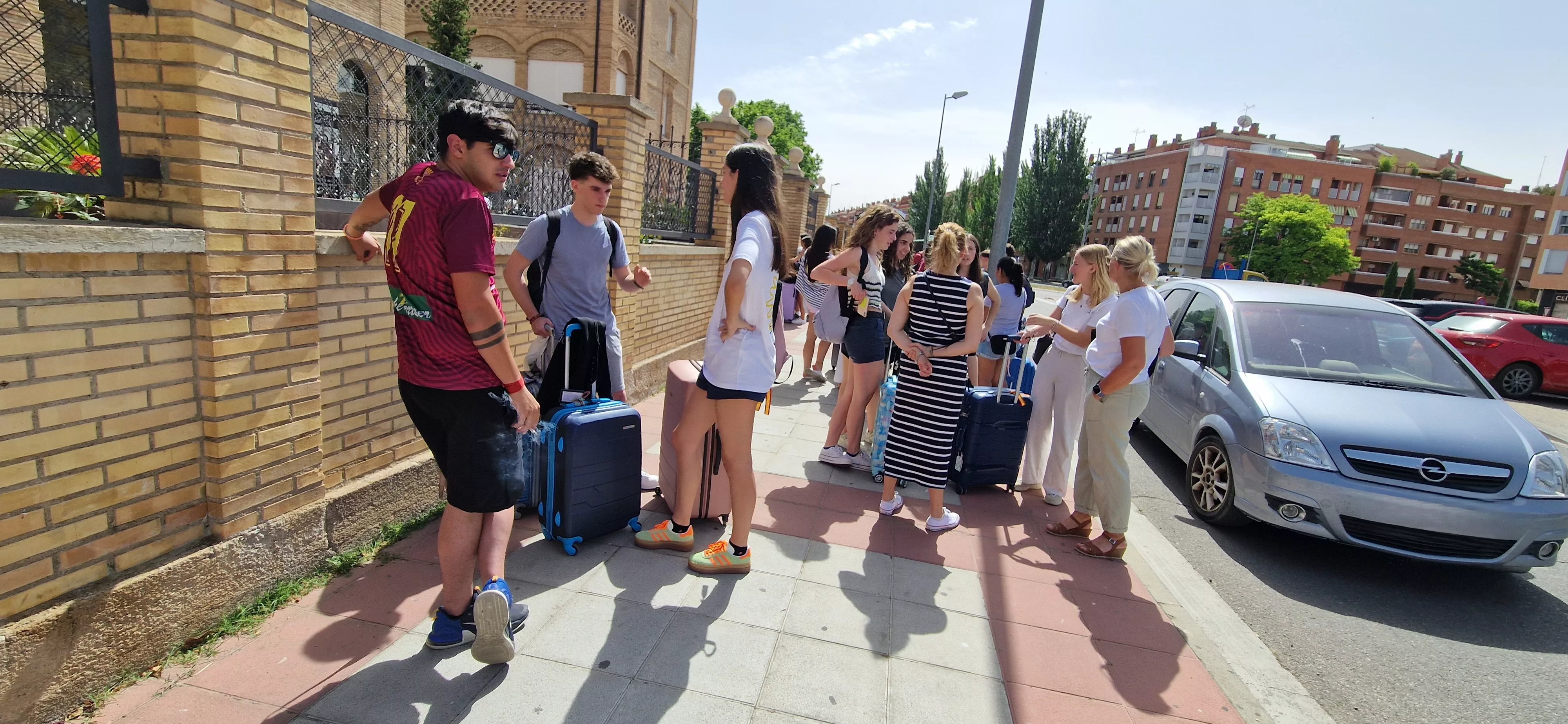 Estudiantes oscenses, se van a Salou tras los exámenes de la Evau. Foto Myriam Martínez 