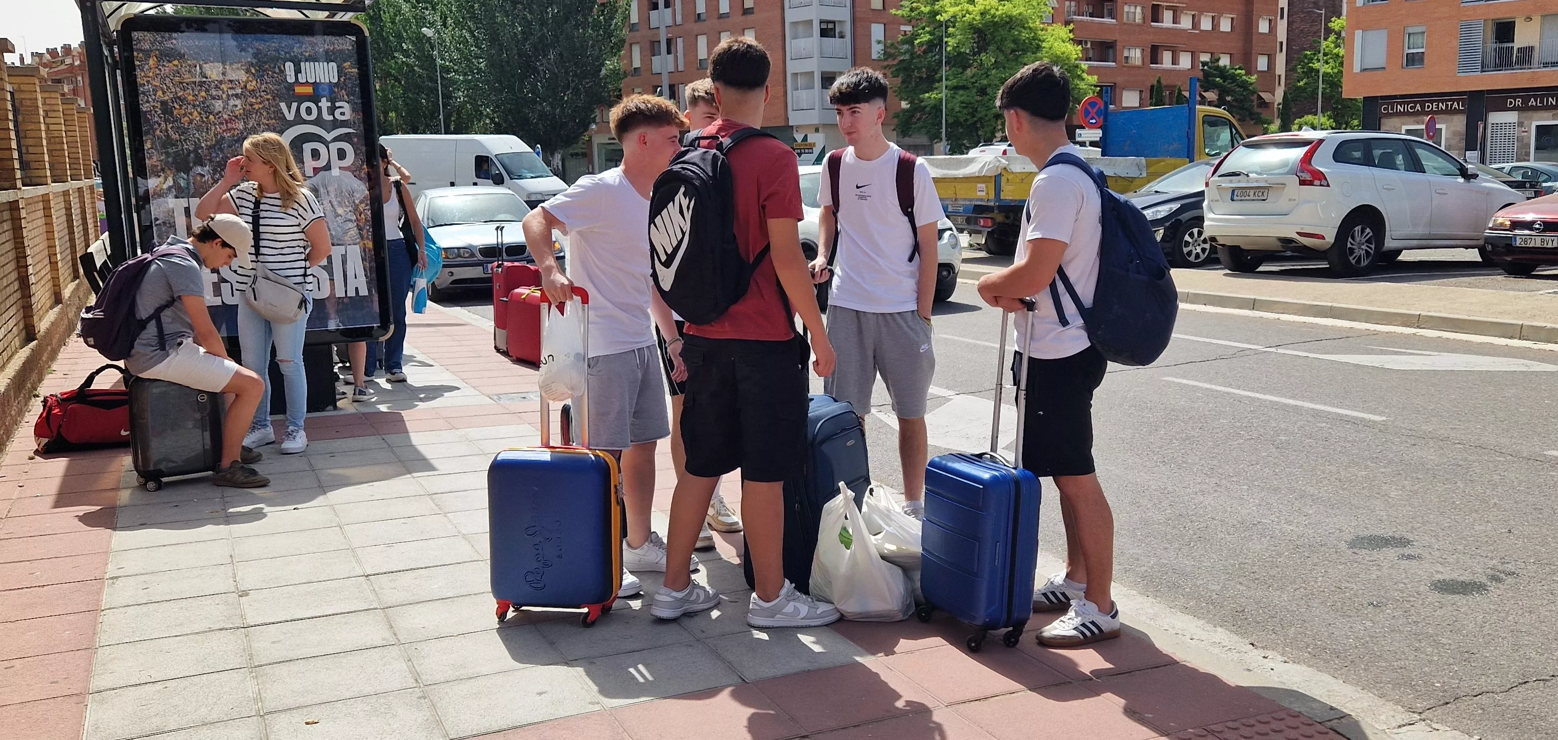 Estudiantes oscenses, se van a Salou tras los exámenes de la Evau. Foto Myriam Martínez 