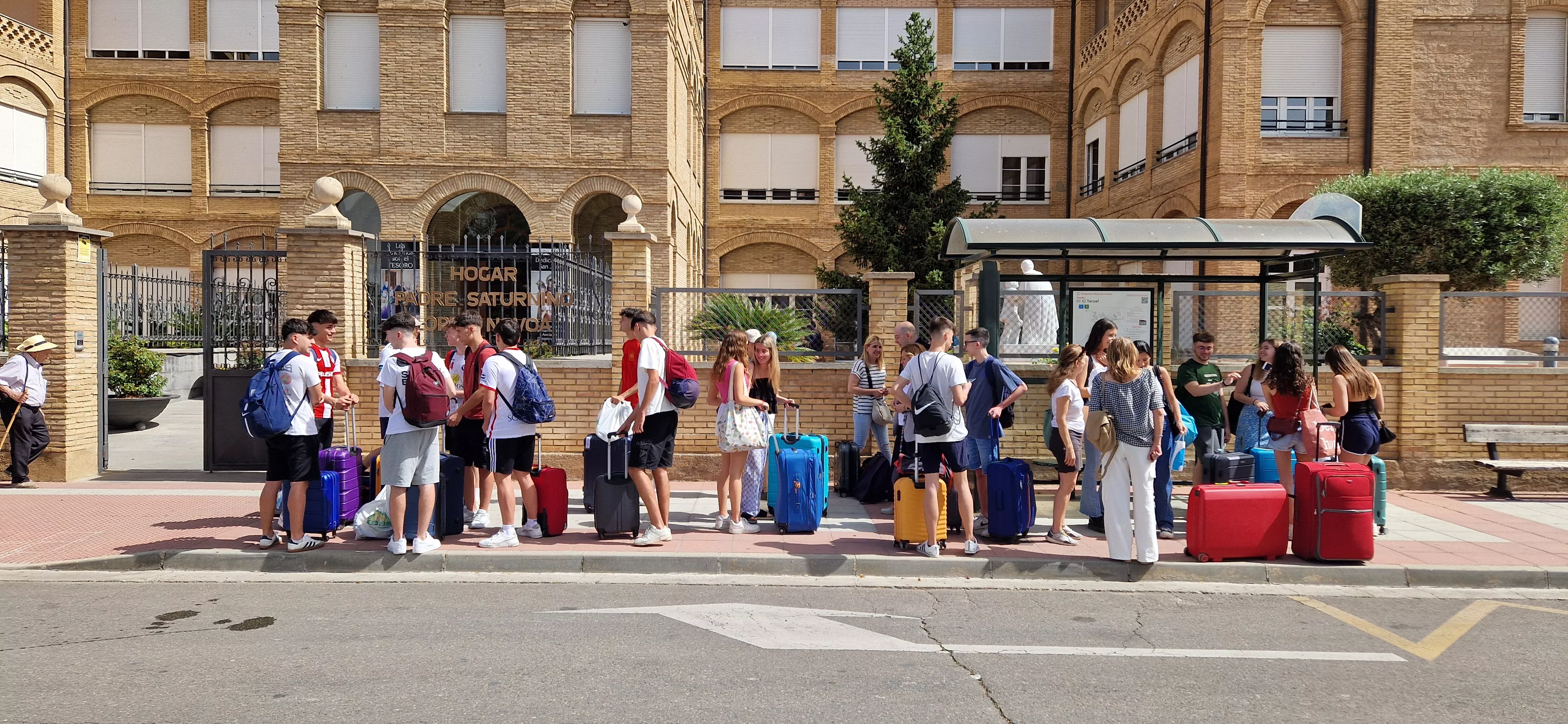 Estudiantes oscenses, se van a Salou tras los exámenes de la Evau. Foto Myriam Martínez 