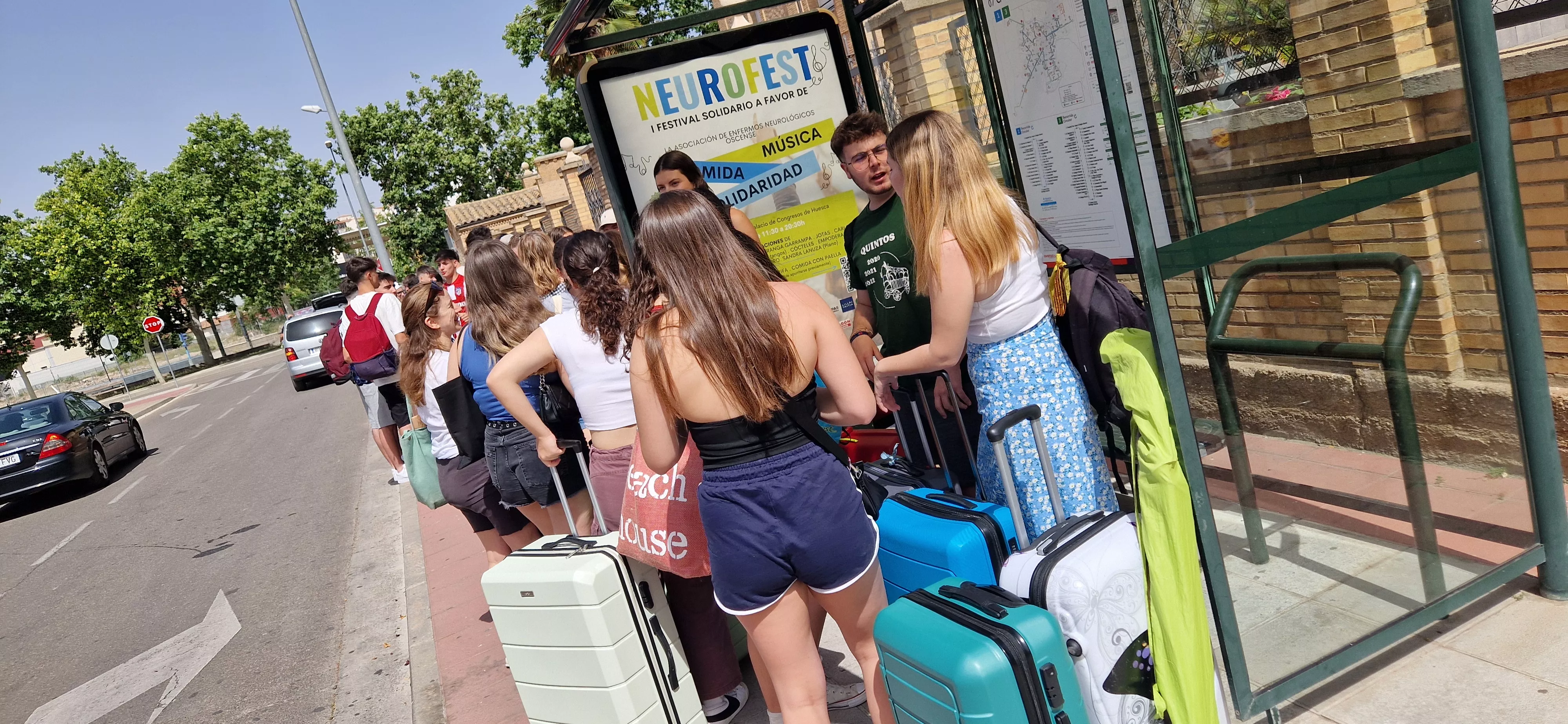 Estudiantes oscenses, se van a Salou tras los exámenes de la Evau. Foto Myriam Martínez 