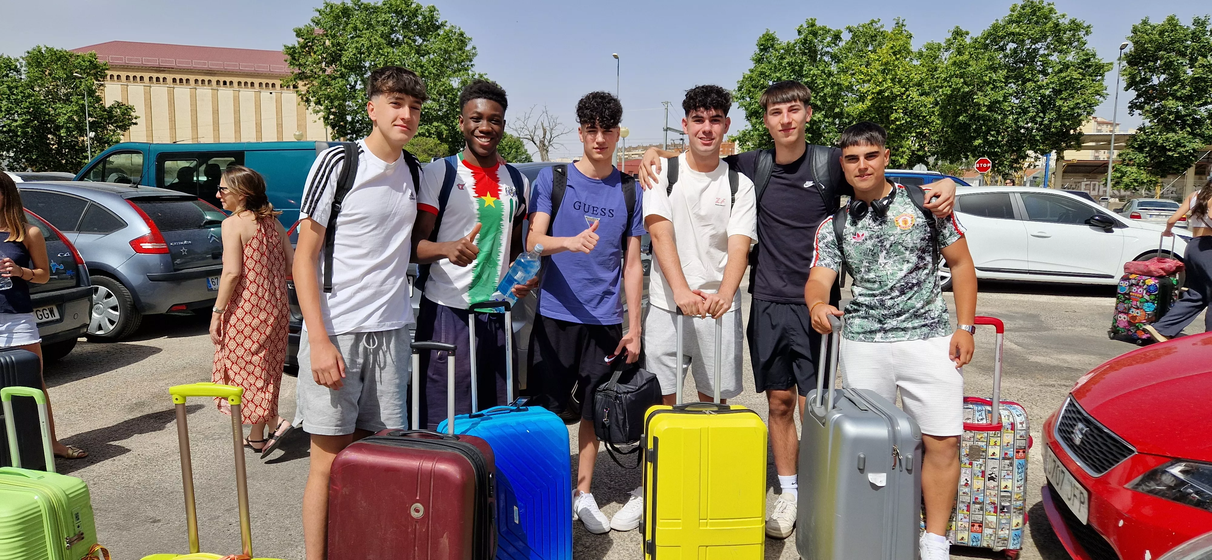 Estudiantes oscenses, se van a Salou tras los exámenes de la Evau. Foto Myriam Martínez 