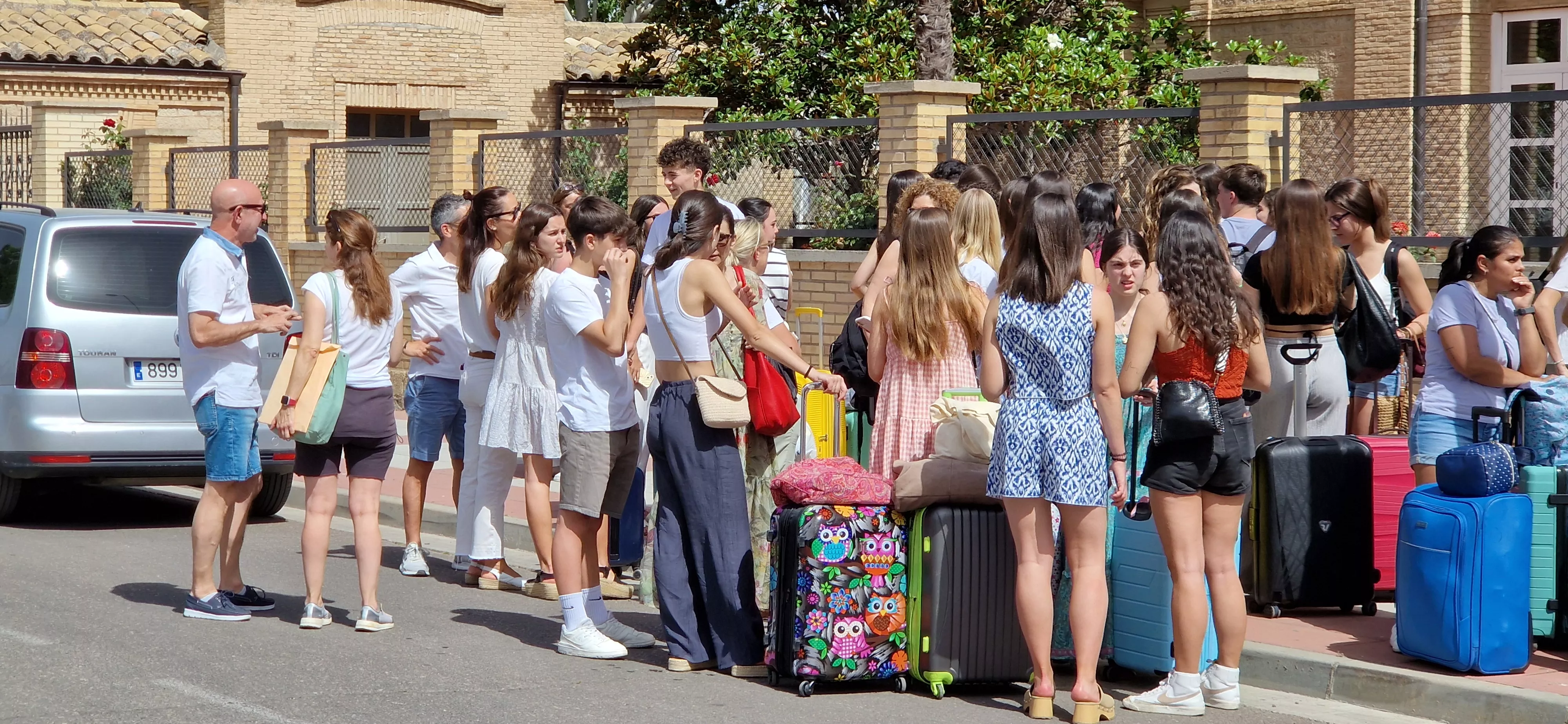 Estudiantes oscenses, se van a Salou tras los exámenes de la Evau. Foto Myriam Martínez 