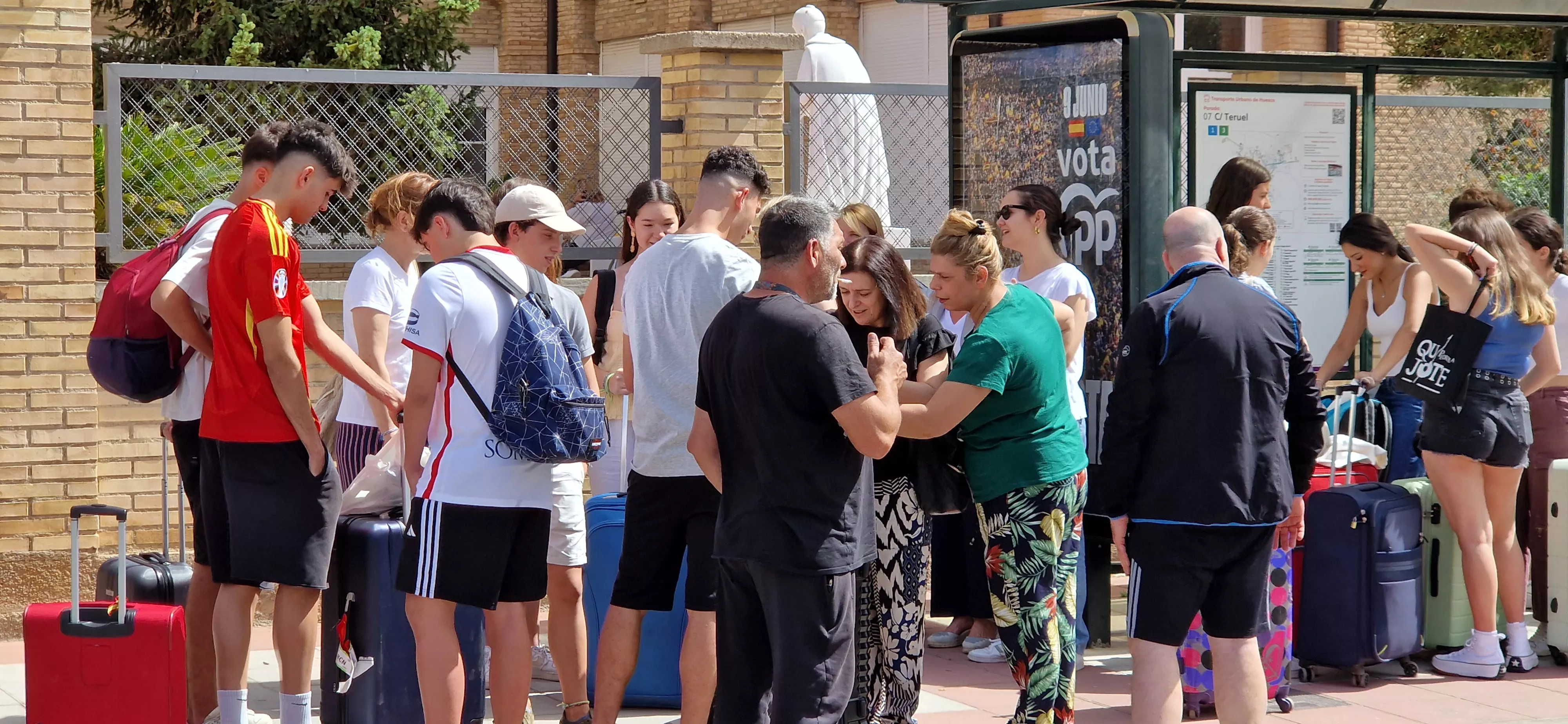 Estudiantes oscenses, se van a Salou tras los exámenes de la Evau. Foto Myriam Martínez 