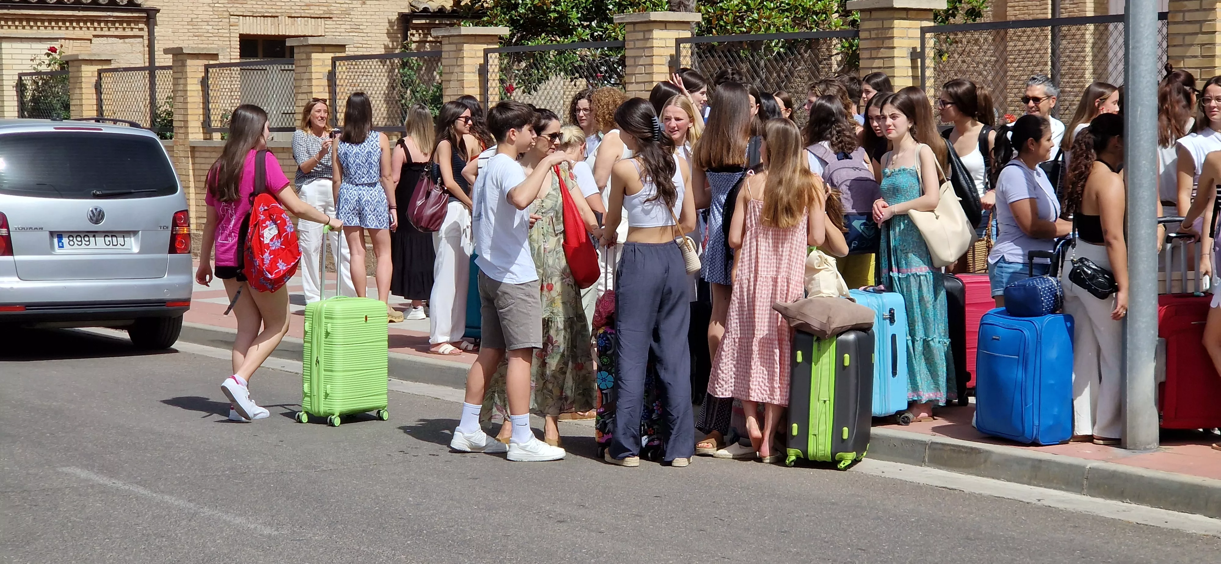 Estudiantes oscenses, se van a Salou tras los exámenes de la Evau. Foto Myriam Martínez 