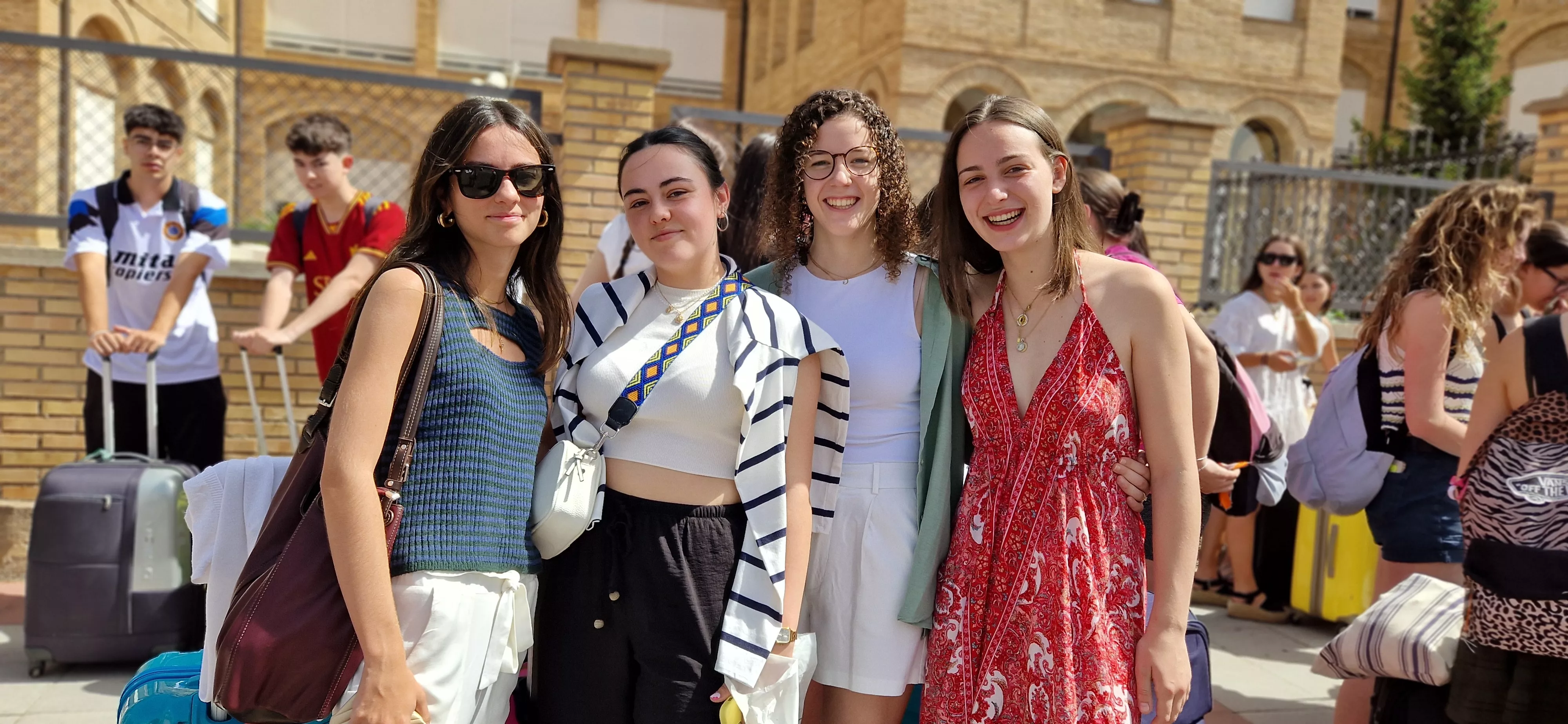 Estudiantes oscenses, se van a Salou tras los exámenes de la Evau. Foto Myriam Martínez 