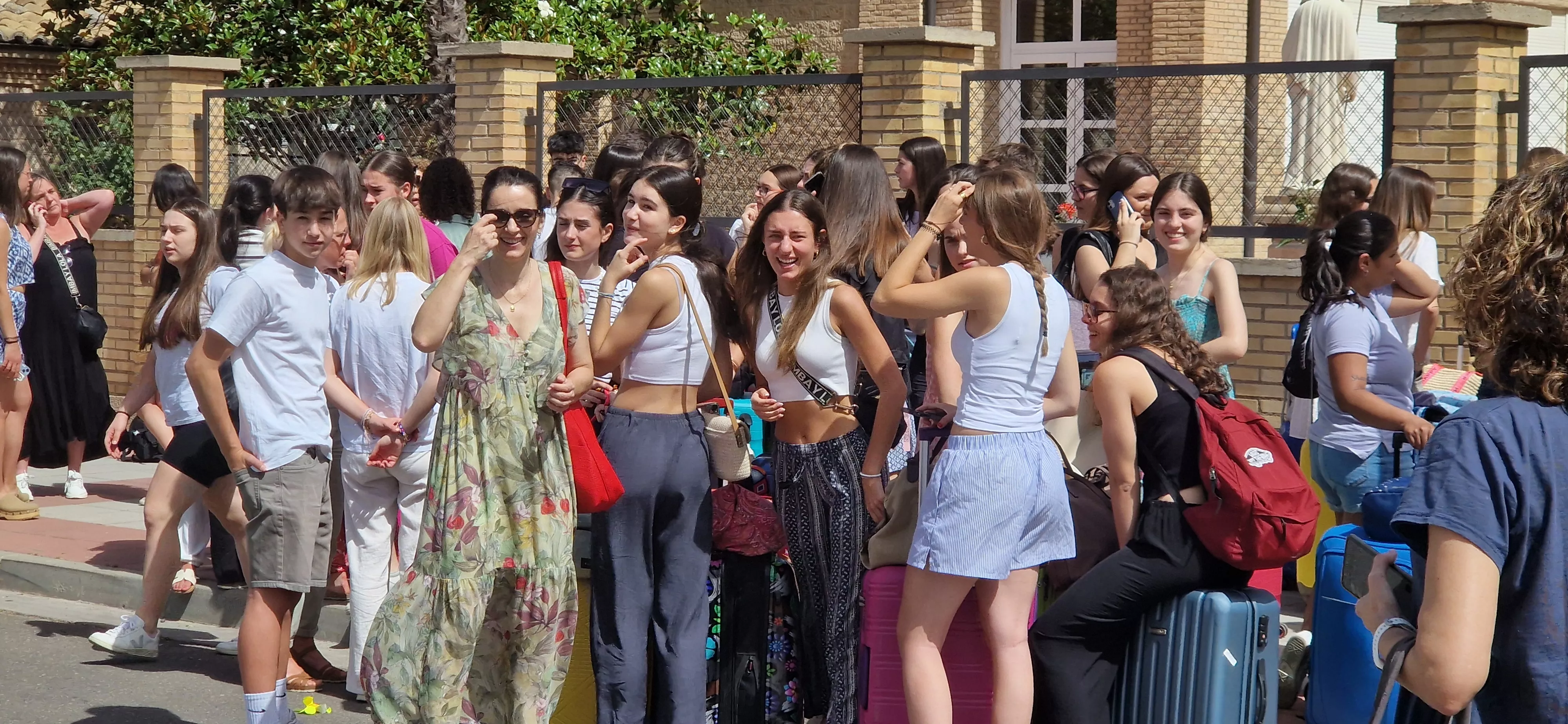 Estudiantes oscenses, se van a Salou tras los exámenes de la Evau. Foto Myriam Martínez 