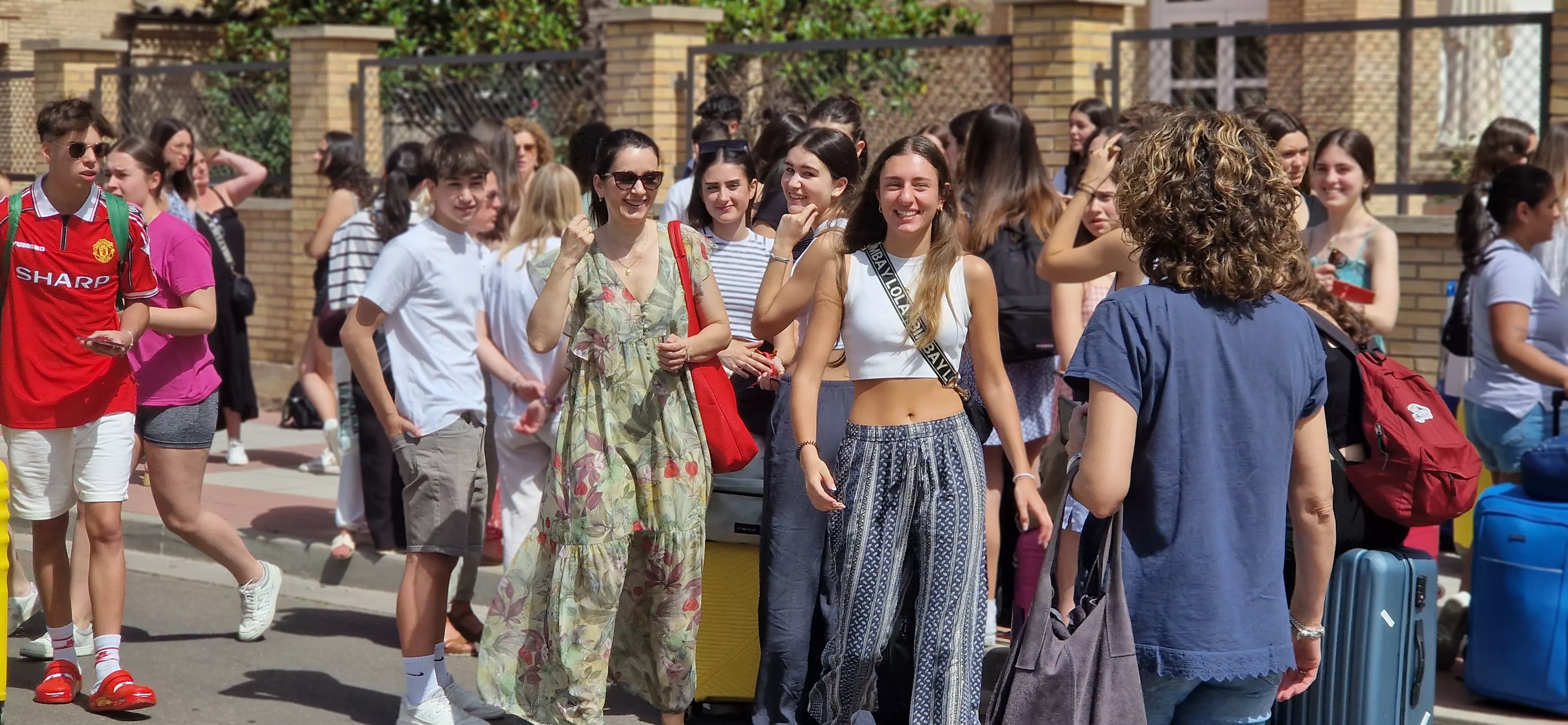 Estudiantes oscenses, se van a Salou tras los exámenes de la Evau. Foto Myriam Martínez 