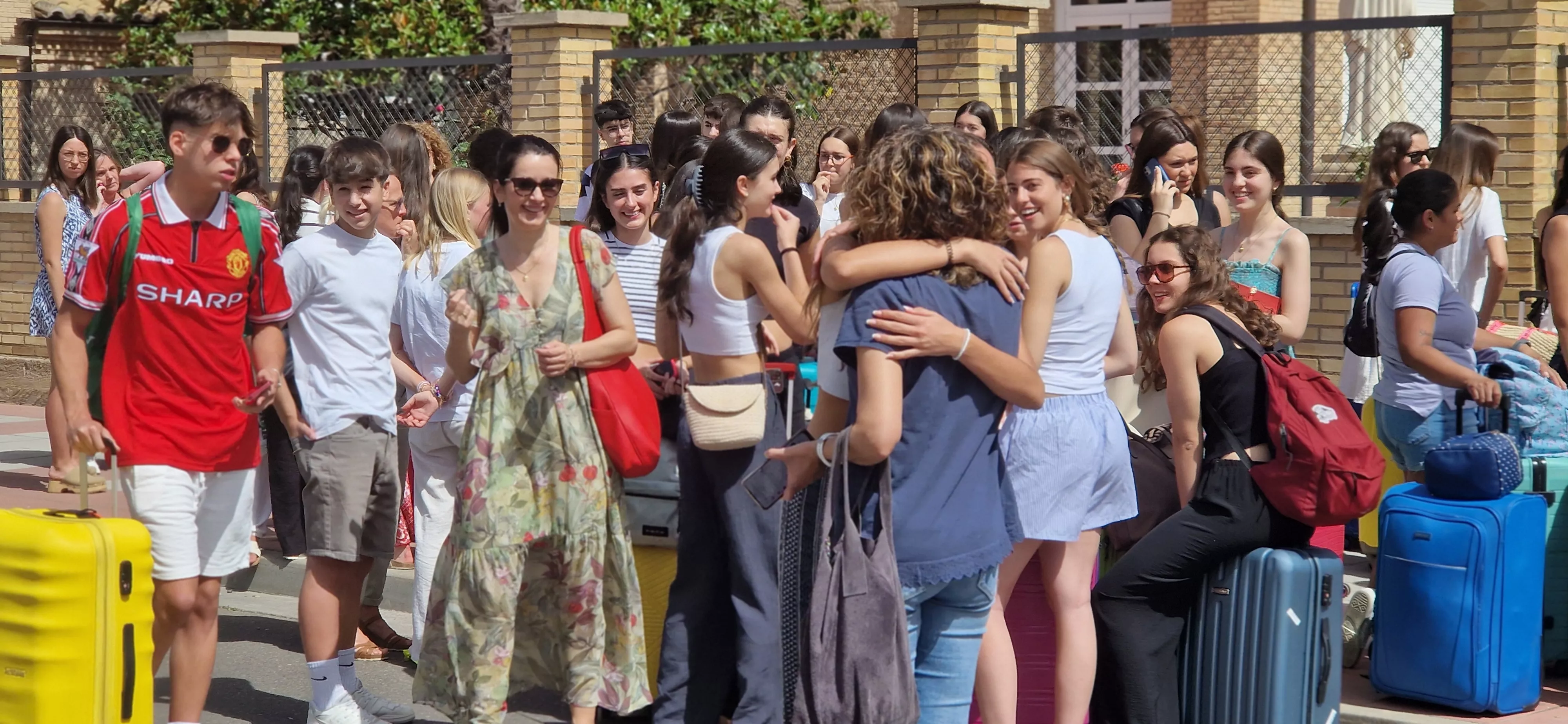 Estudiantes oscenses, se van a Salou tras los exámenes de la Evau. Foto Myriam Martínez 