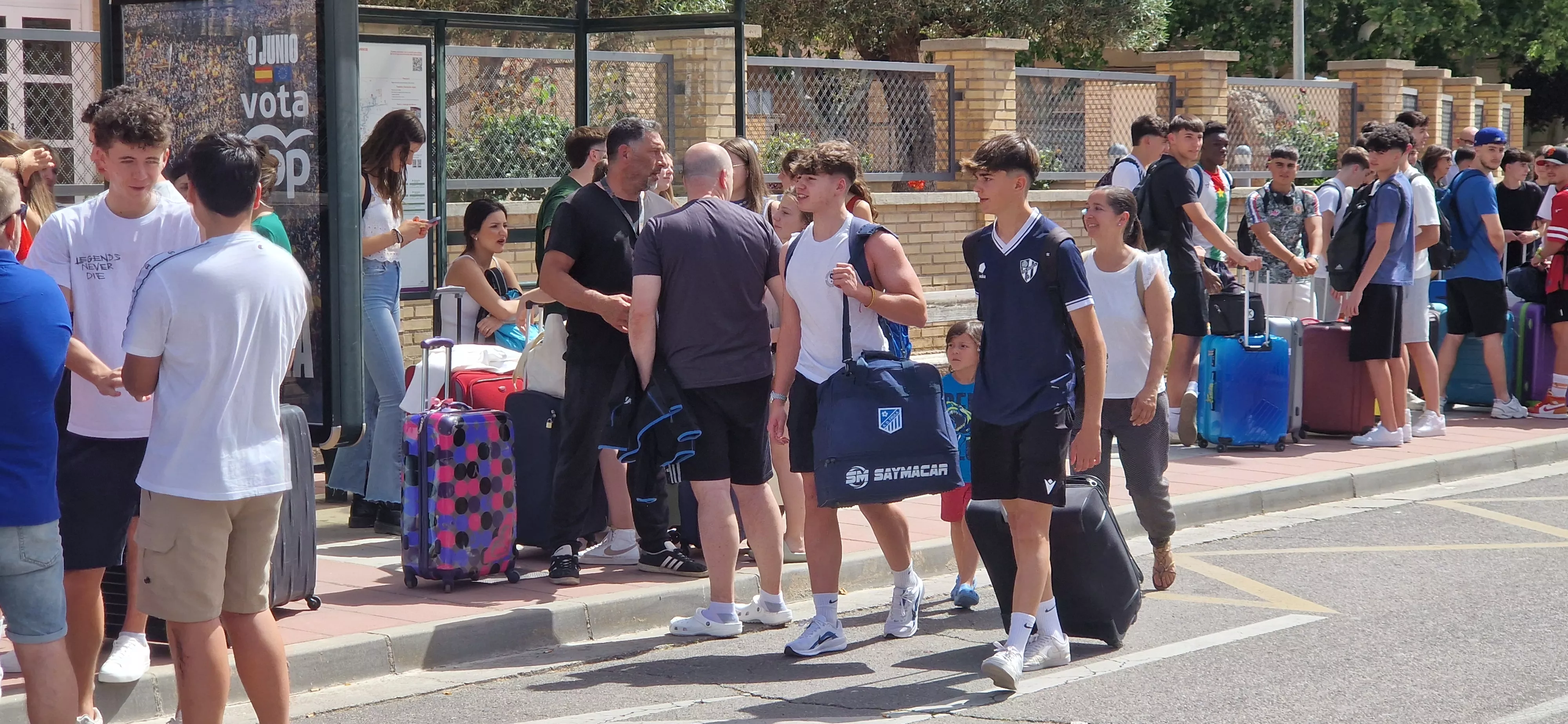 Estudiantes oscenses, se van a Salou tras los exámenes de la Evau. Foto Myriam Martínez 