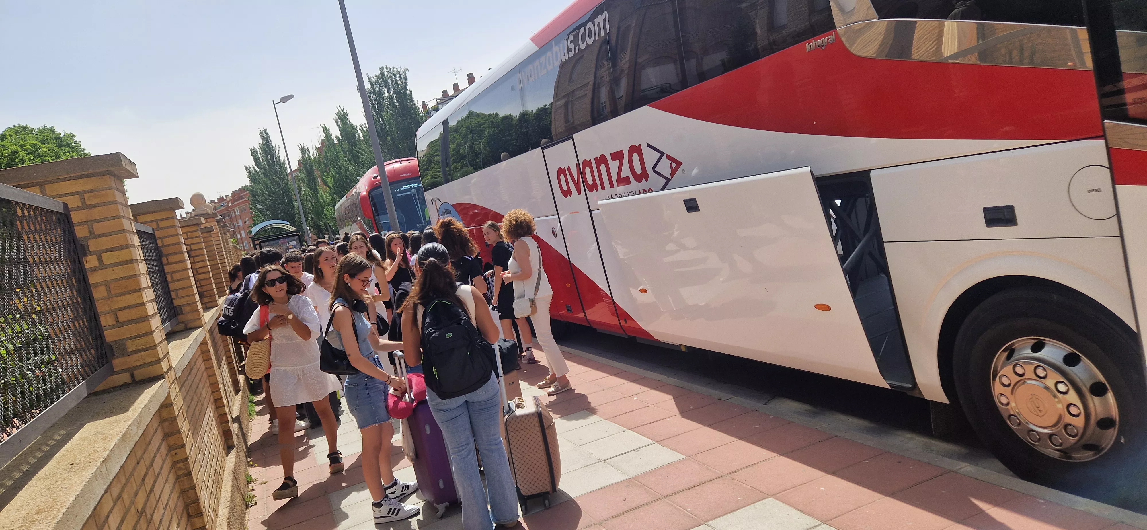 Estudiantes oscenses, se van a Salou tras los exámenes de la Evau. Foto Myriam Martínez 