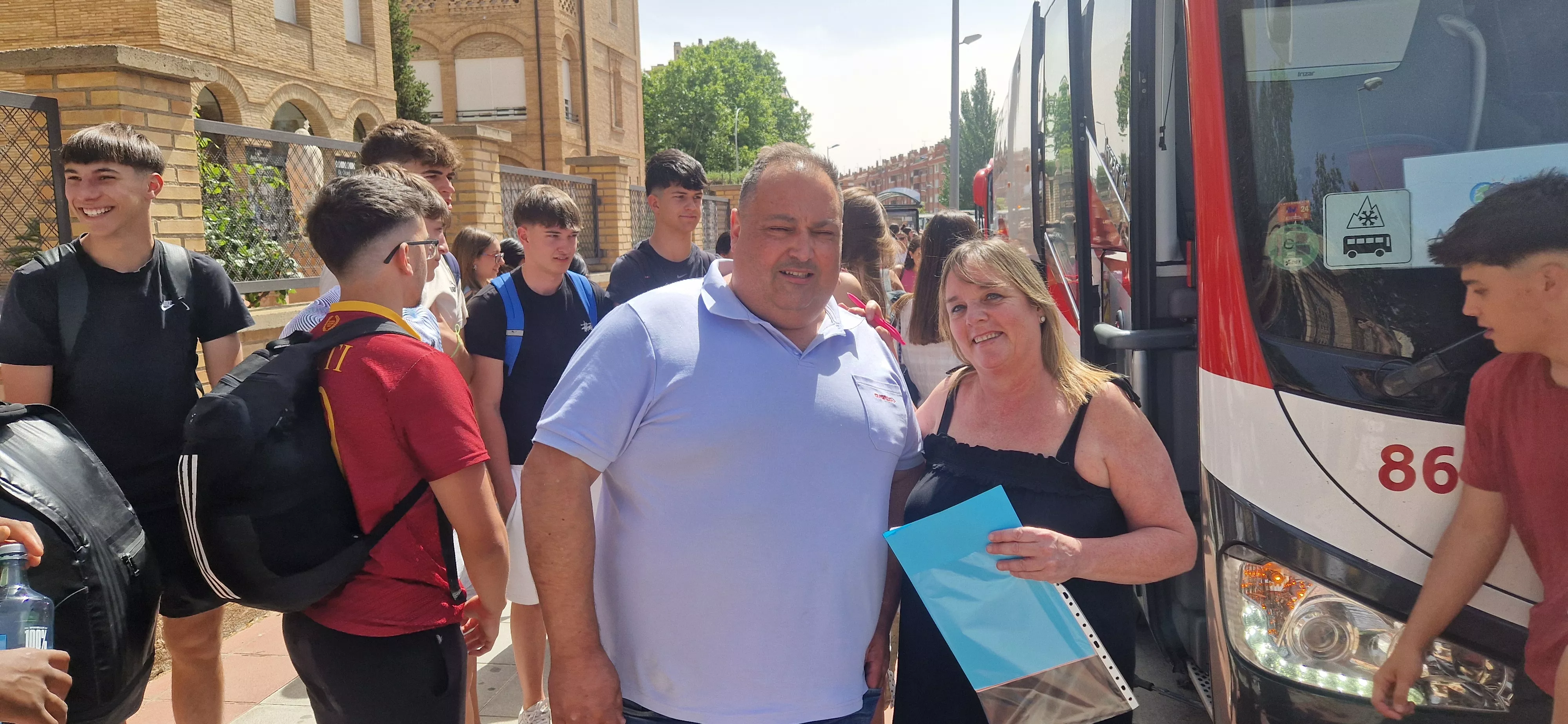 Estudiantes oscenses, se van a Salou tras los exámenes de la Evau. Foto Myriam Martínez 