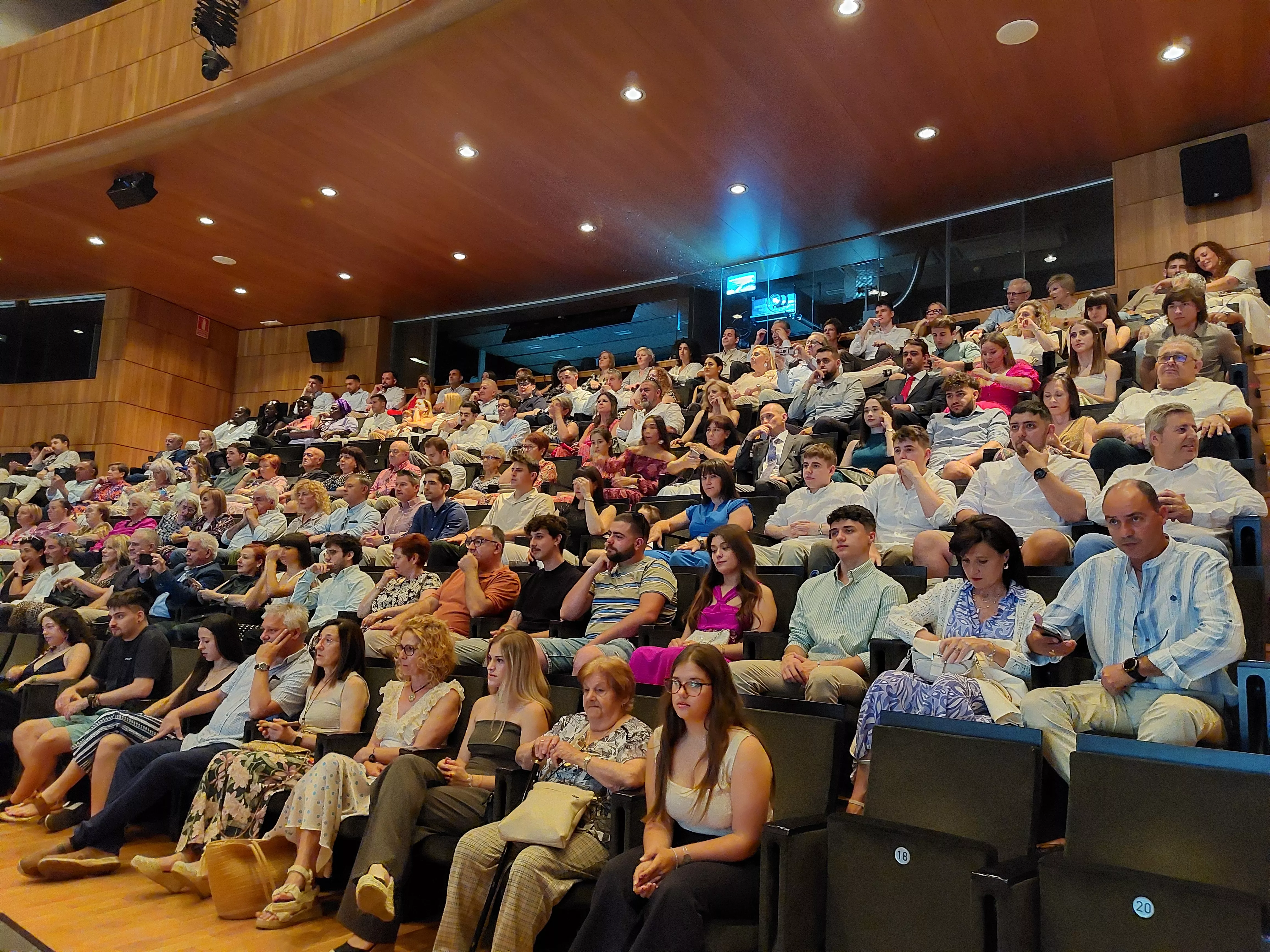 Graduación de los estudios de la Facultad de Ciencias de la Salud y del Deporte. Foto Javier García Antón