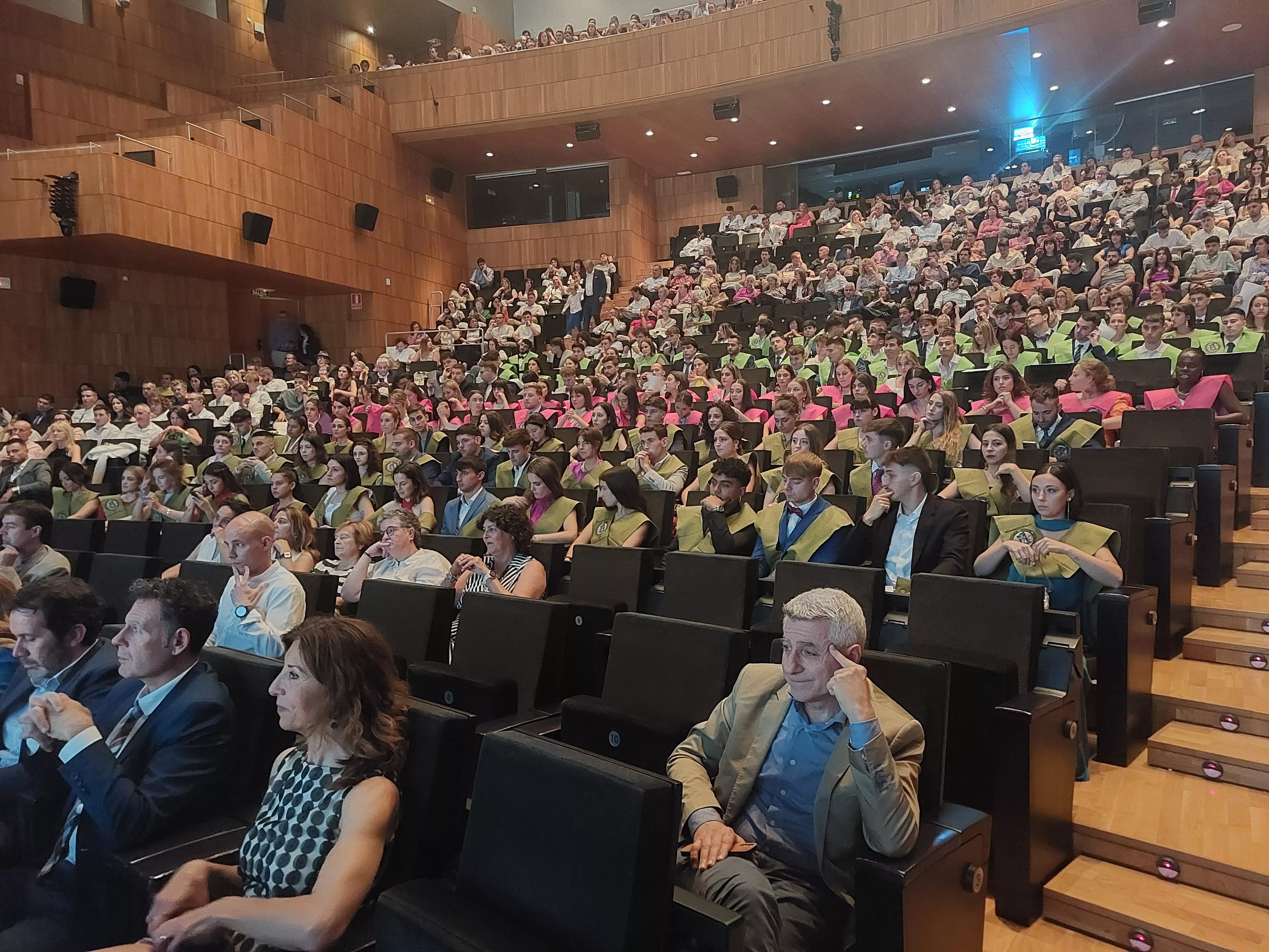 Graduación de los estudios de la Facultad de Ciencias de la Salud y del Deporte. Foto Javier García Antón