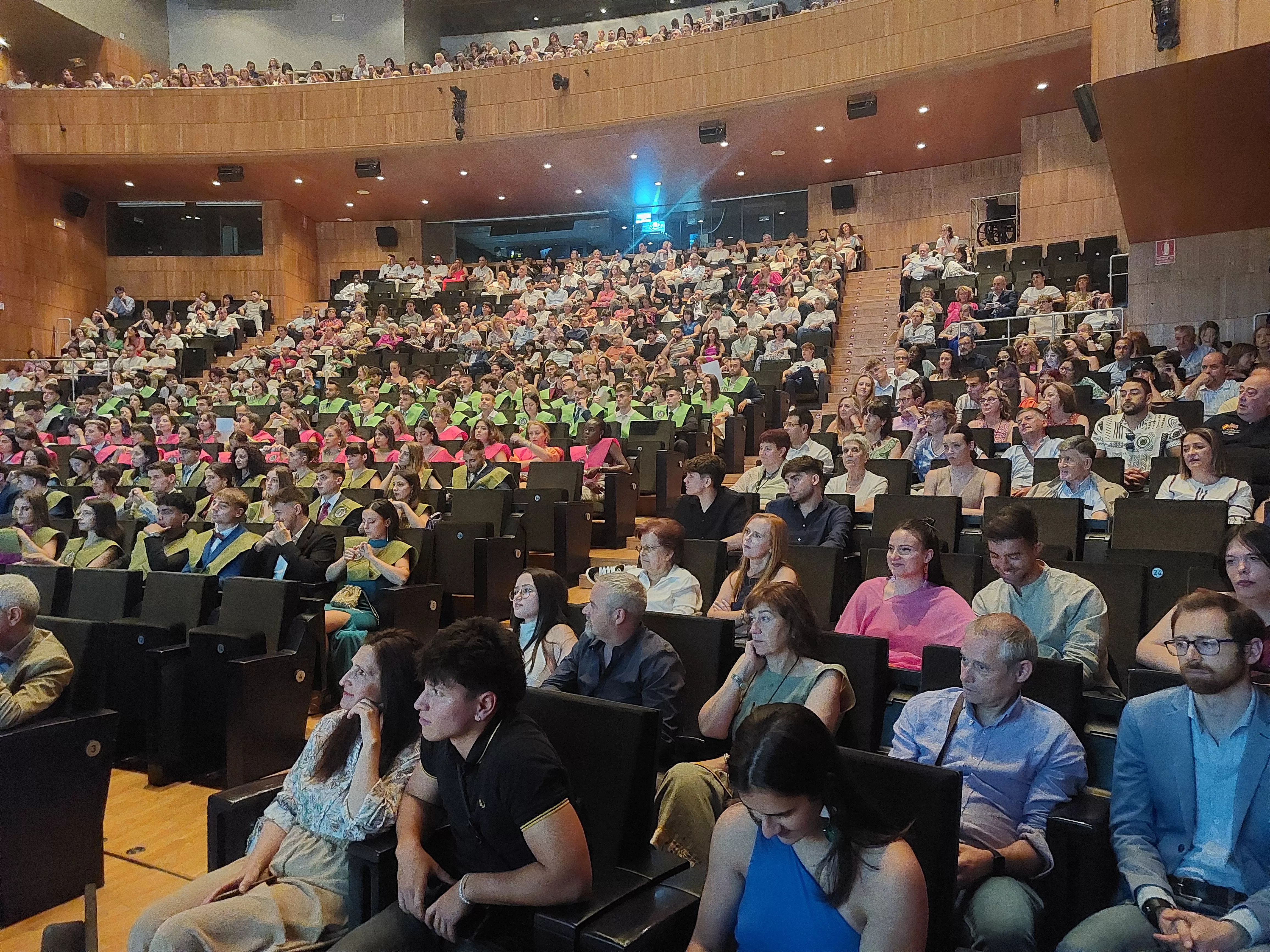 Graduación de los estudios de la Facultad de Ciencias de la Salud y del Deporte. Foto Javier García Antón
