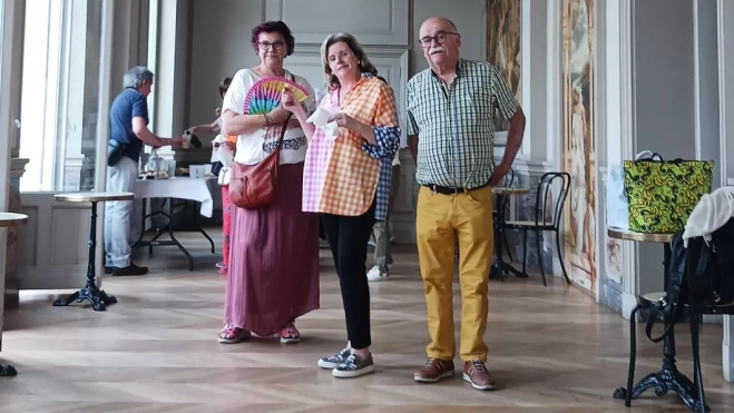 Otros tres miembros del reparto. Otros tres miembros del reparto.