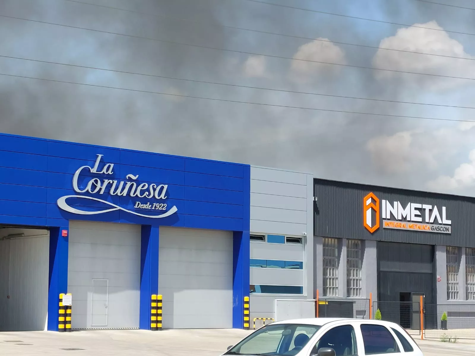  Incendio declarado en el Polígono Monzú de Huesca. Foto Javier García Antón