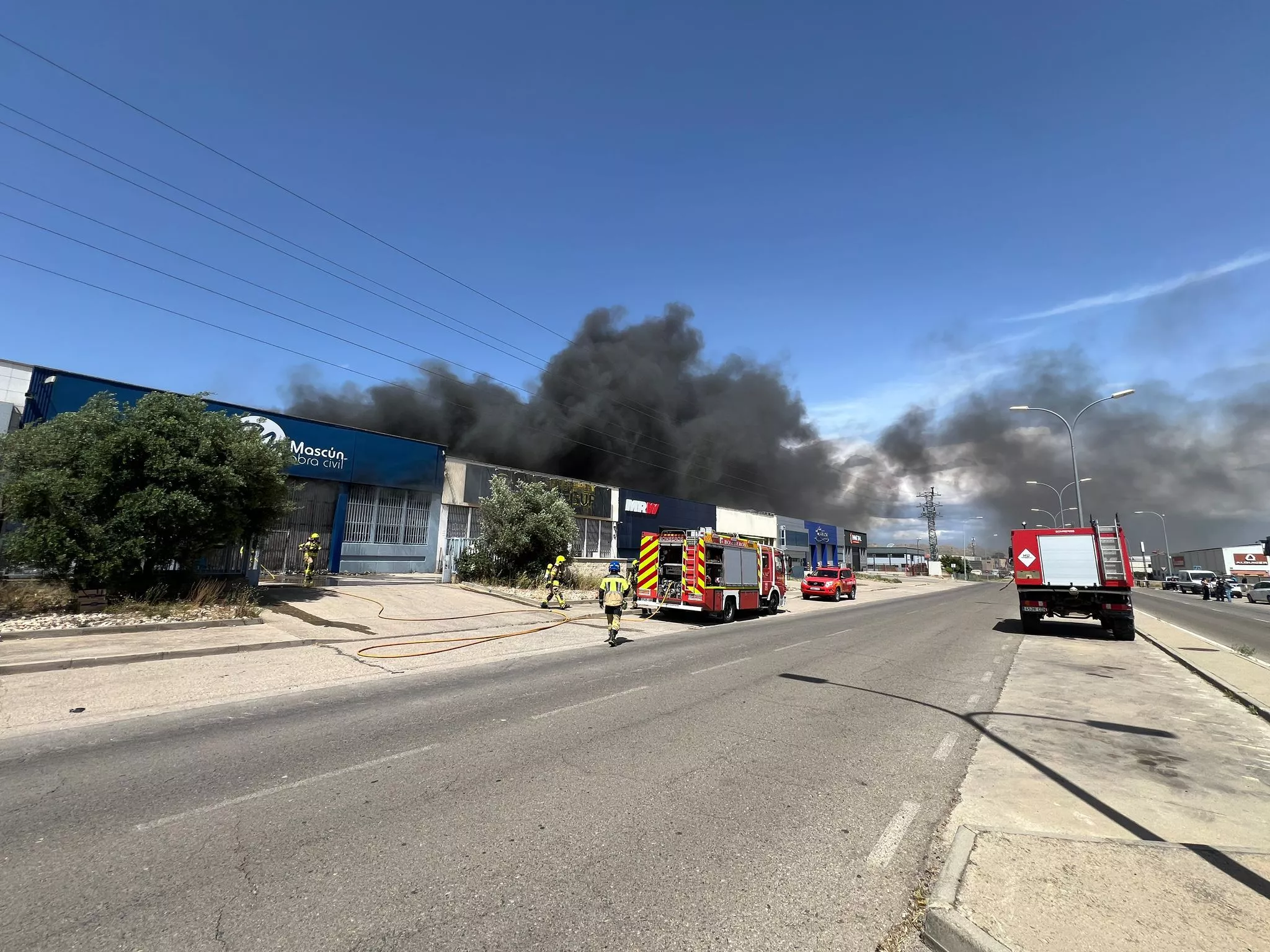  Incendio declarado en el Polígono Monzú Foto cedida por Protección Civil de la Hoya de Huesca