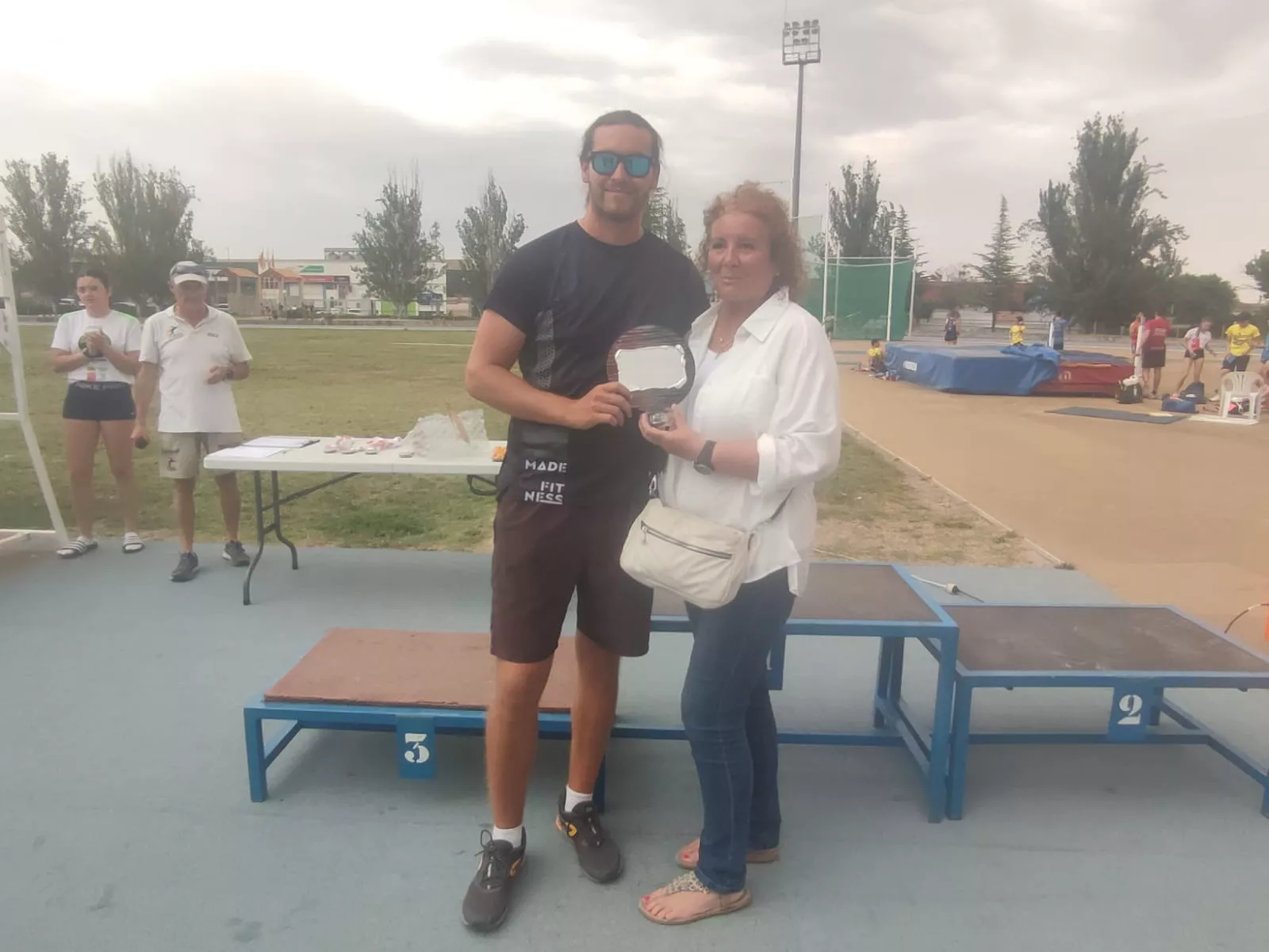 Cristina Mallén y Pablo Camarón, viuda e hijo de Javier Camarón.