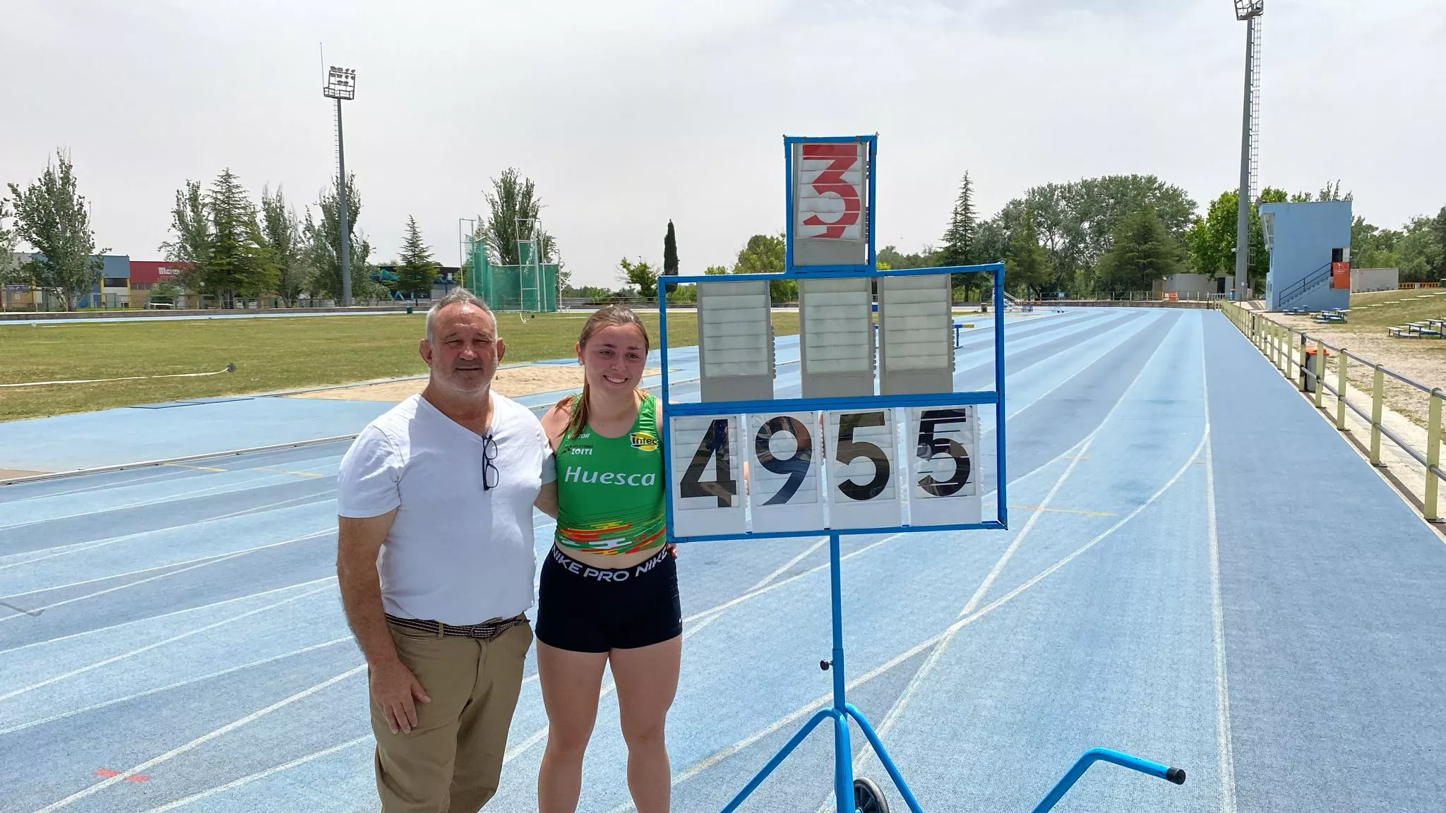 Noa López, récord Aragón S 16 martillo