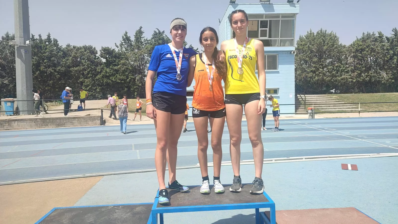 Podio 2000 obstáculos femenino