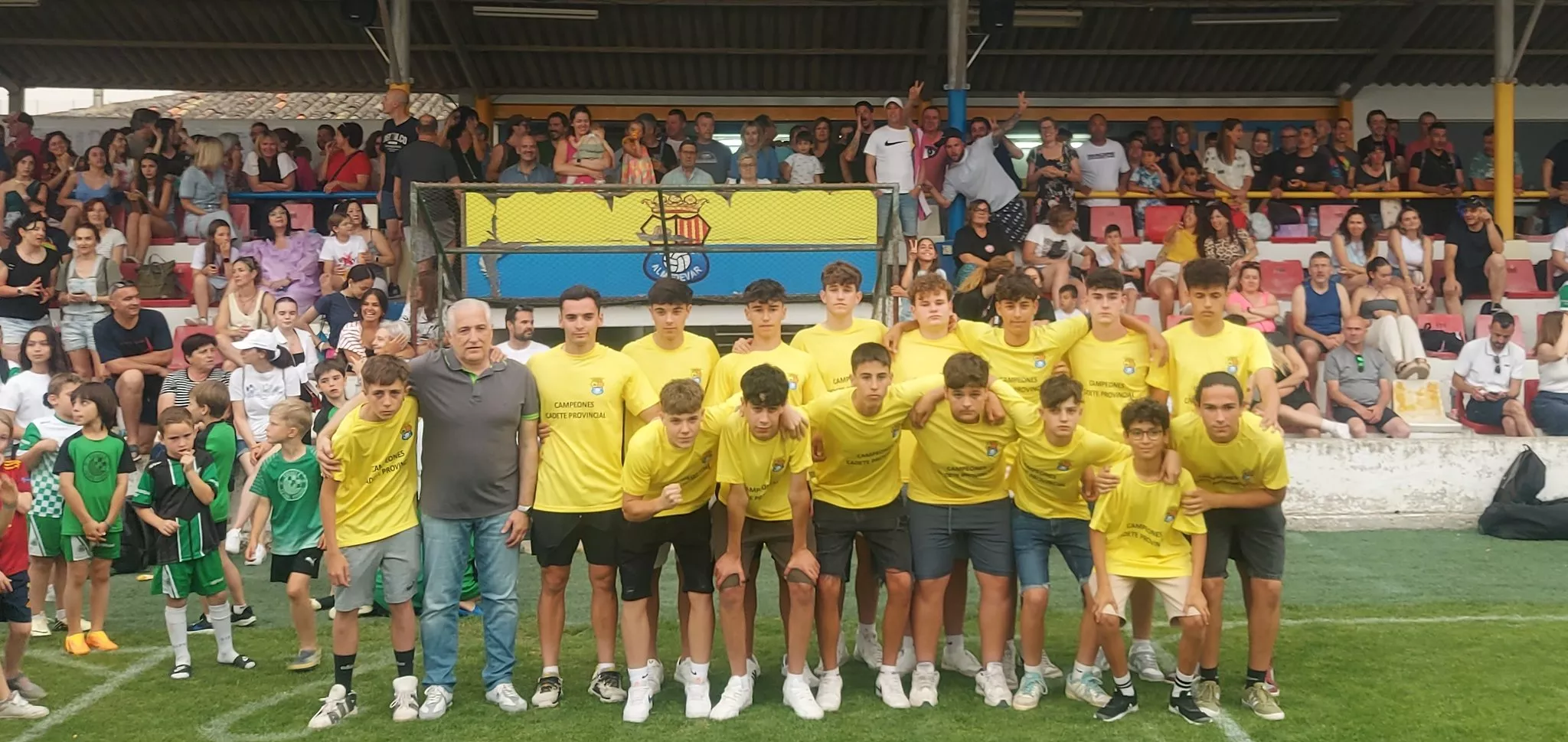 Homenaje al equipo cadete que esta temporada ha sido campeón y ha conseguido el ascenso de categoría.