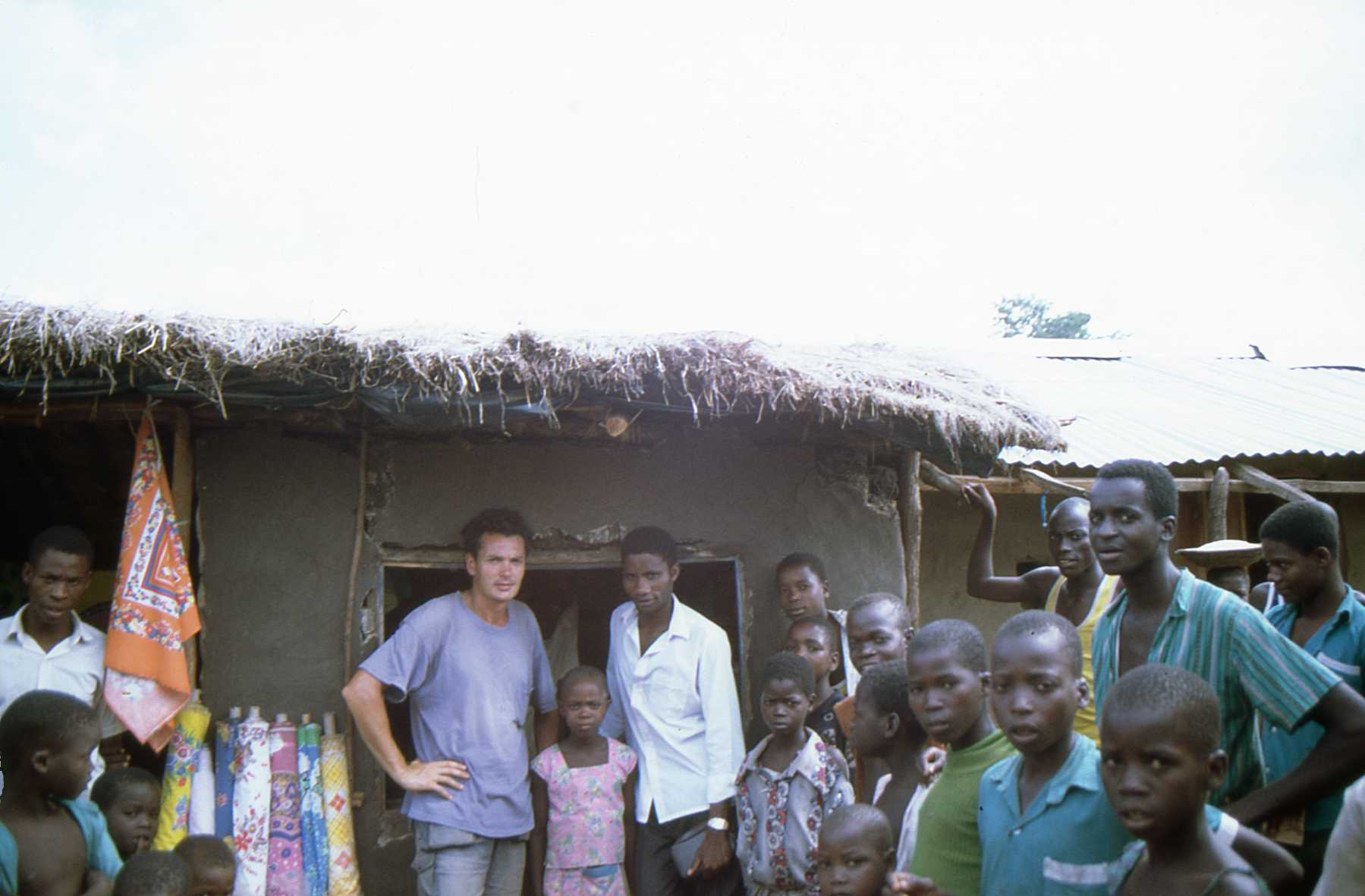 Con Castiano en el campo de refugiados.