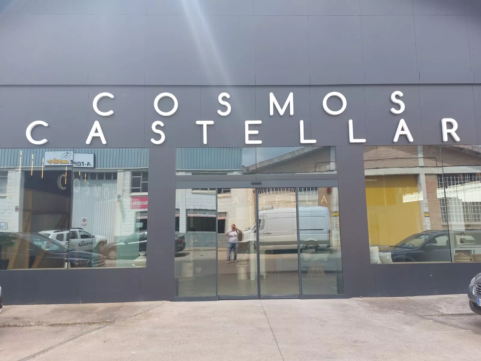 Nuevo espacio Cosmos de Carpintería Castellar en la calle Badajoz.