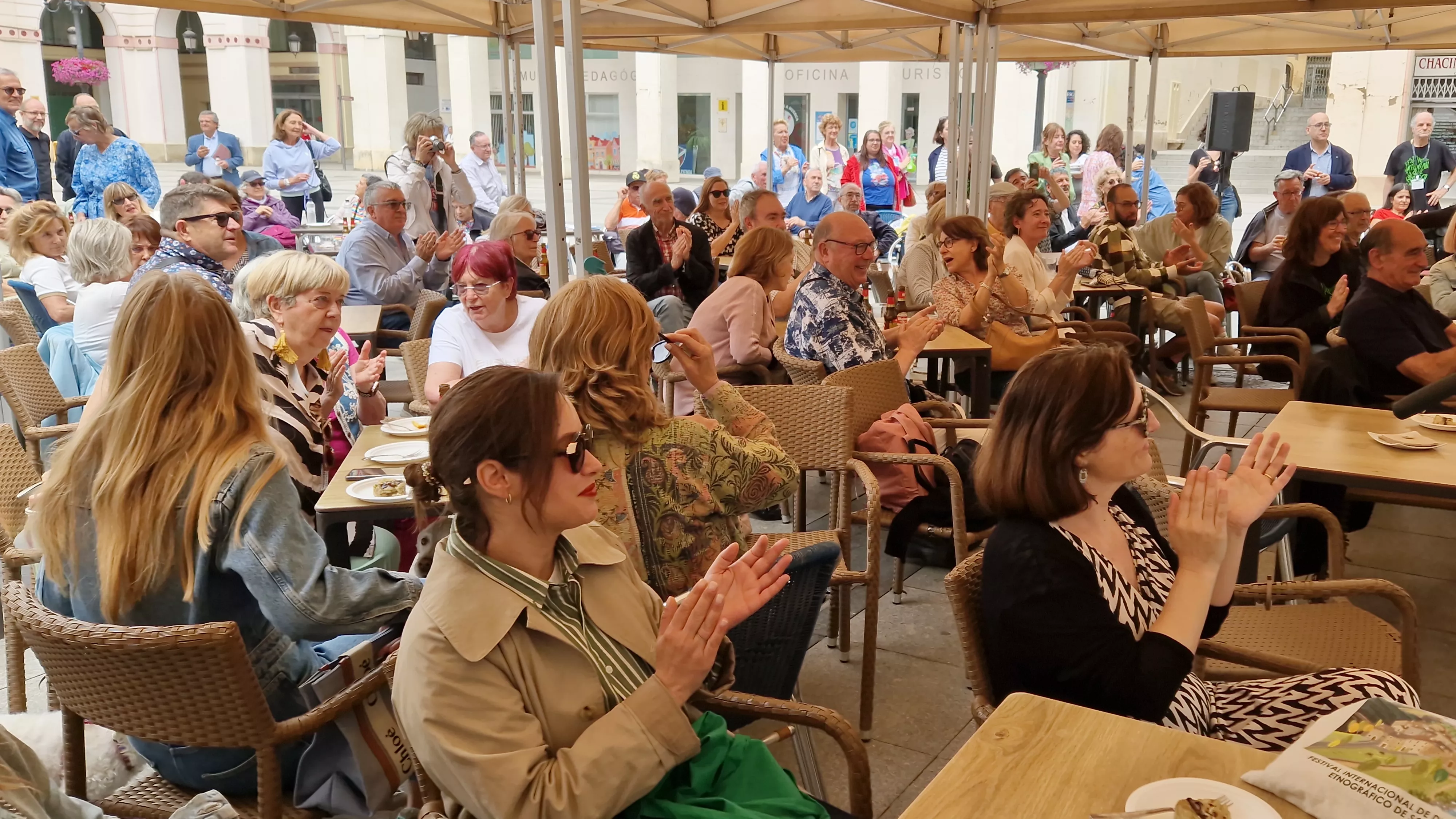  Victoria Abril, en el vermú con... del Festival de Cine de Huesca. Foto Myriam Martínez