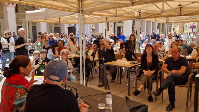 Victoria Abril, en el vermú con... del Festival de Cine de Huesca. Foto Myriam Martínez Victoria Abril, en el vermú con... del Festival de Cine de Huesca. Foto Myriam Martínez