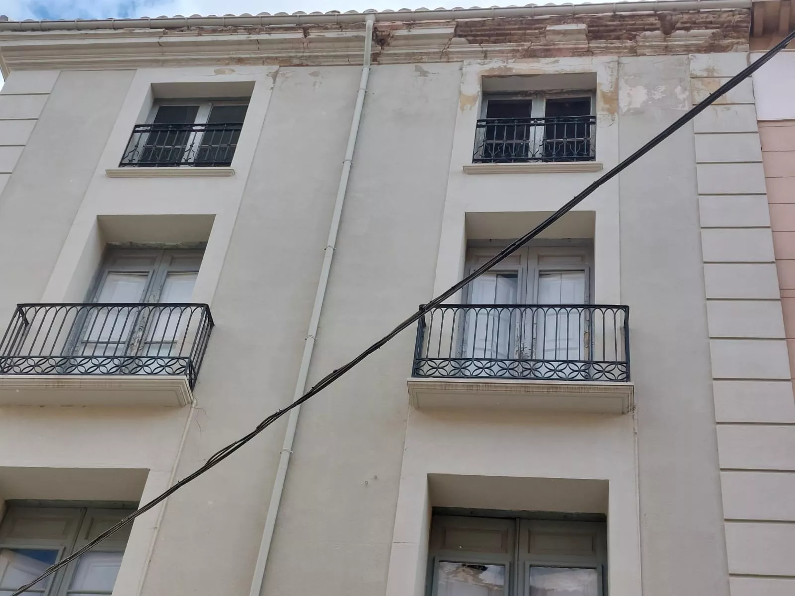 Desprendimiento controlado de cascotes en el Coso Alto